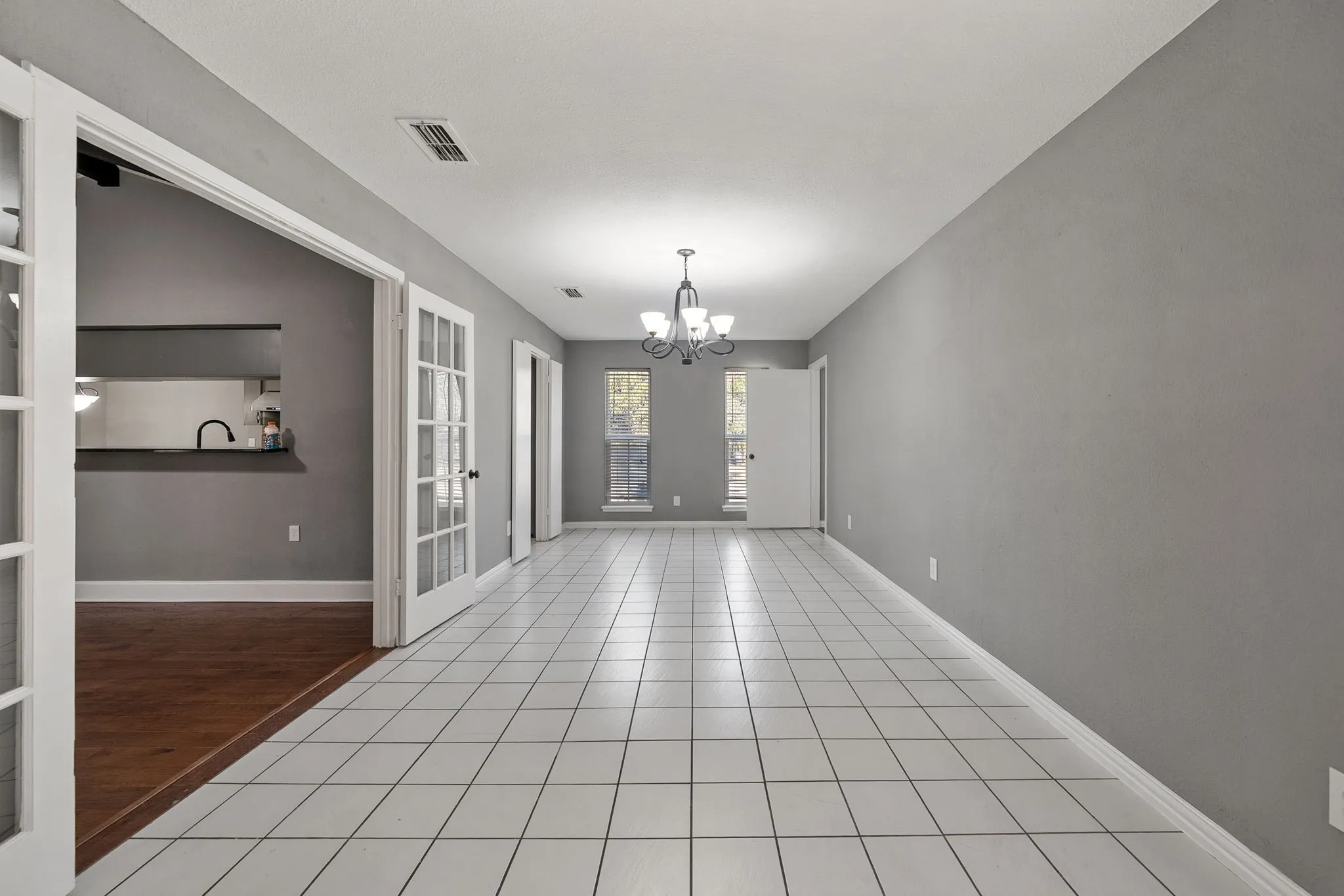 Single Family Residence For Sale in Dallas County , 1801 Tameria Drive, Irving, Texas 75060, 5 Bedroom, 3 Bathroom, 2 Garage spaces, 2,393 Sqft, built in 1974, mls#21330003, Real Estate Agent in Irving, Homes For Sale in Dallas county, Homes For Sale in Irving, Realtor in Irving Texas, Real Estate Brokerage Independent Realty Texas, Luminita Cordes Realtor