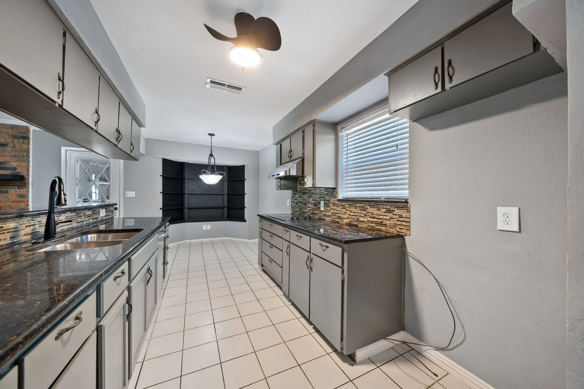 Single Family Residence For Sale in Dallas County , 1801 Tameria Drive, Irving, Texas 75060, 5 Bedroom, 3 Bathroom, 2 Garage spaces, 2,393 Sqft, built in 1974, mls#21330003, Real Estate Agent in Irving, Homes For Sale in Dallas county, Homes For Sale in Irving, Realtor in Irving Texas, Real Estate Brokerage Independent Realty Texas, Luminita Cordes Realtor