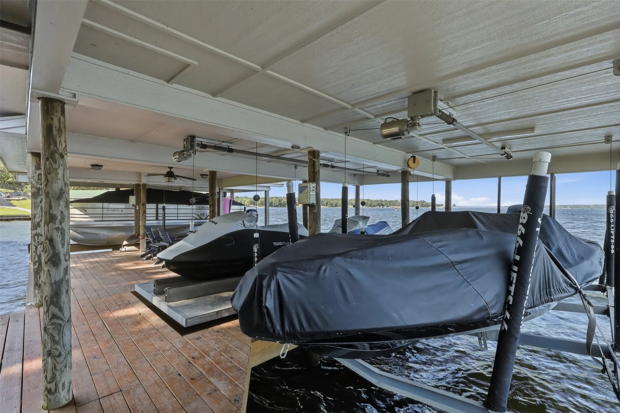 Single Family Residence For Sale in Camp County , 90 County Road 2607, Pittsburg, Texas 75686, 4 Bedroom, 4 Bathroom, 2 Garage spaces, 4,277 Sqft, built in 2004, mls#21329748, Real Estate Agent in Pittsburg, Homes For Sale in Camp county, Homes For Sale in Pittsburg, Realtor in Pittsburg Texas, Real Estate Brokerage Independent Realty Texas, Luminita Cordes Realtor