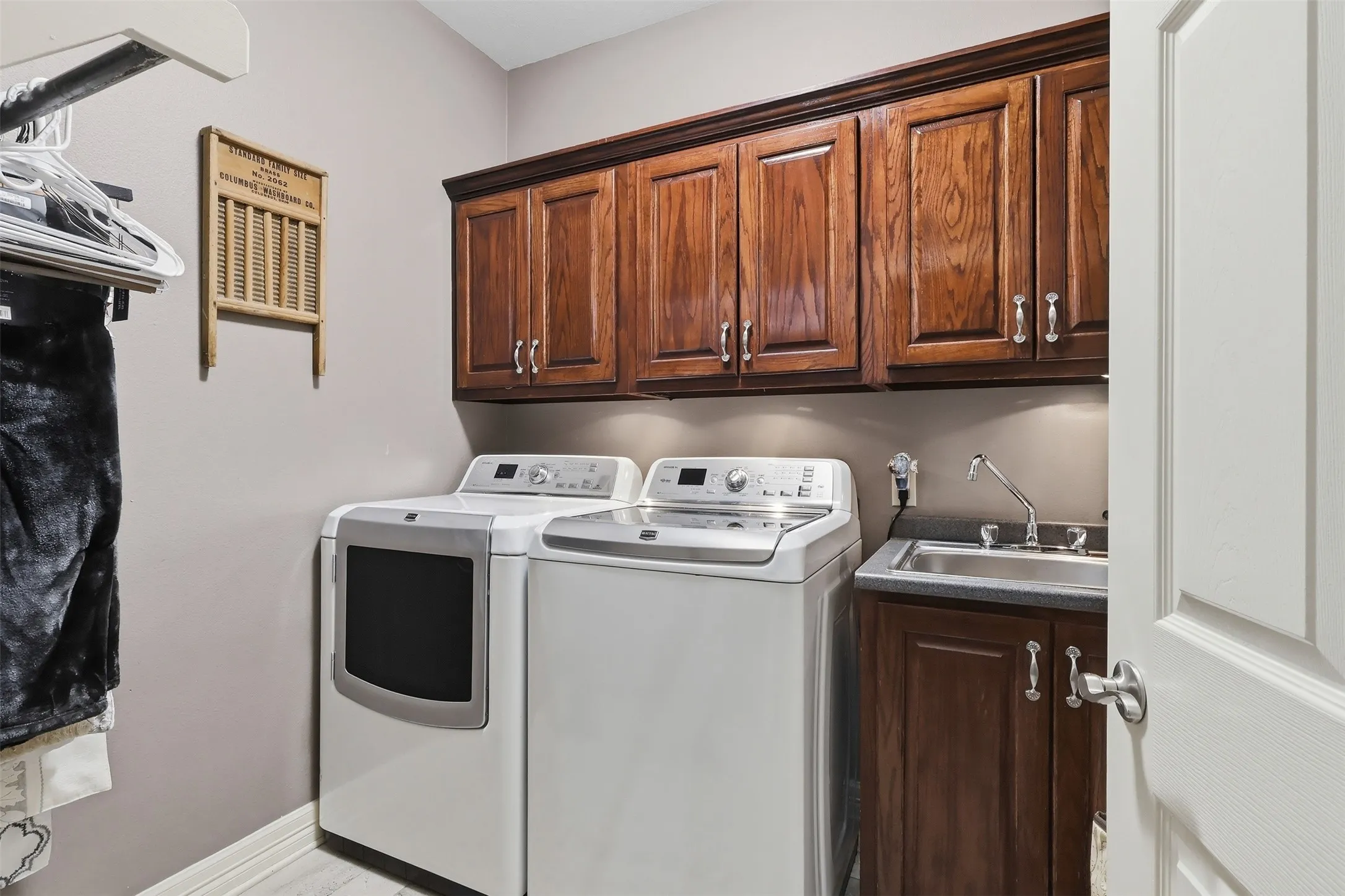 Single Family Residence For Sale in Camp County , 90 County Road 2607, Pittsburg, Texas 75686, 4 Bedroom, 4 Bathroom, 2 Garage spaces, 4,277 Sqft, built in 2004, mls#21329748, Real Estate Agent in Pittsburg, Homes For Sale in Camp county, Homes For Sale in Pittsburg, Realtor in Pittsburg Texas, Real Estate Brokerage Independent Realty Texas, Luminita Cordes Realtor