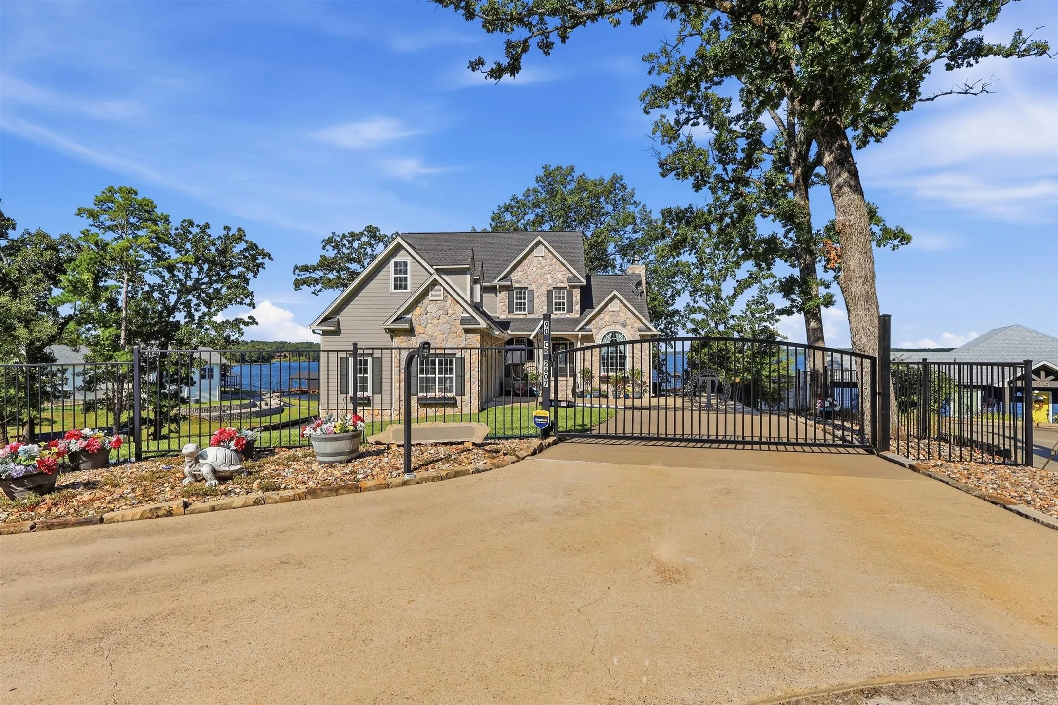 Single Family Residence For Sale in Camp County , 90 County Road 2607, Pittsburg, Texas 75686, 4 Bedroom, 4 Bathroom, 2 Garage spaces, 4,277 Sqft, built in 2004, mls#21329748, Real Estate Agent in Pittsburg, Homes For Sale in Camp county, Homes For Sale in Pittsburg, Realtor in Pittsburg Texas, Real Estate Brokerage Independent Realty Texas, Luminita Cordes Realtor