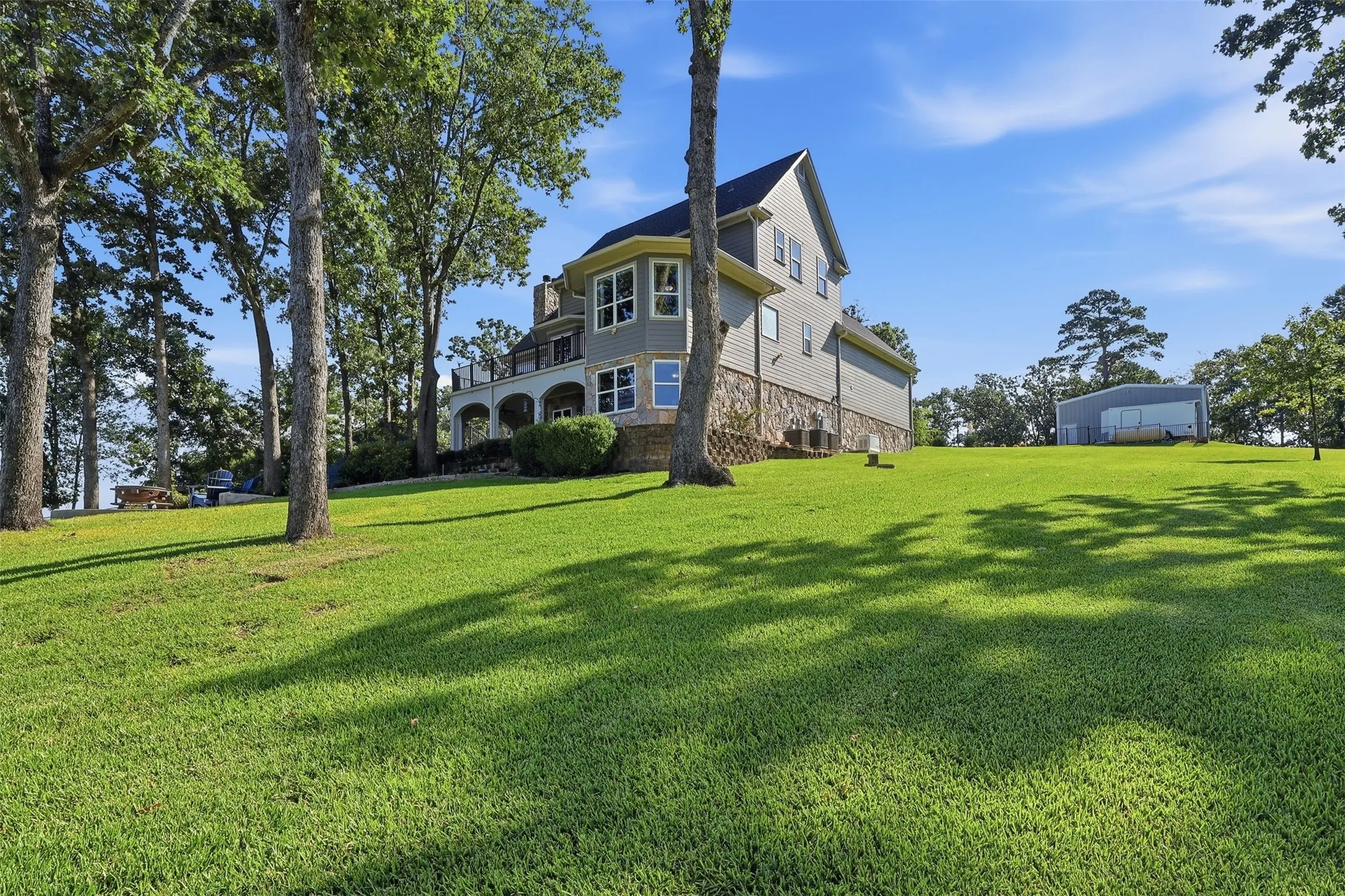 Single Family Residence For Sale in Camp County , 90 County Road 2607, Pittsburg, Texas 75686, 4 Bedroom, 4 Bathroom, 2 Garage spaces, 4,277 Sqft, built in 2004, mls#21329748, Real Estate Agent in Pittsburg, Homes For Sale in Camp county, Homes For Sale in Pittsburg, Realtor in Pittsburg Texas, Real Estate Brokerage Independent Realty Texas, Luminita Cordes Realtor