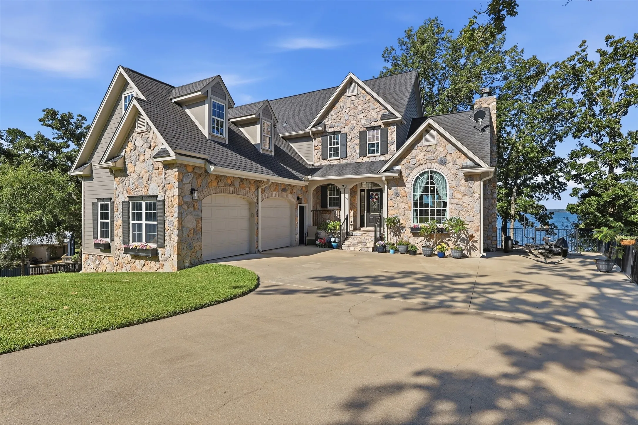 Single Family Residence For Sale in Camp County , 90 County Road 2607, Pittsburg, Texas 75686, 4 Bedroom, 4 Bathroom, 2 Garage spaces, 4,277 Sqft, built in 2004, mls#21329748, Real Estate Agent in Pittsburg, Homes For Sale in Camp county, Homes For Sale in Pittsburg, Realtor in Pittsburg Texas, Real Estate Brokerage Independent Realty Texas, Luminita Cordes Realtor