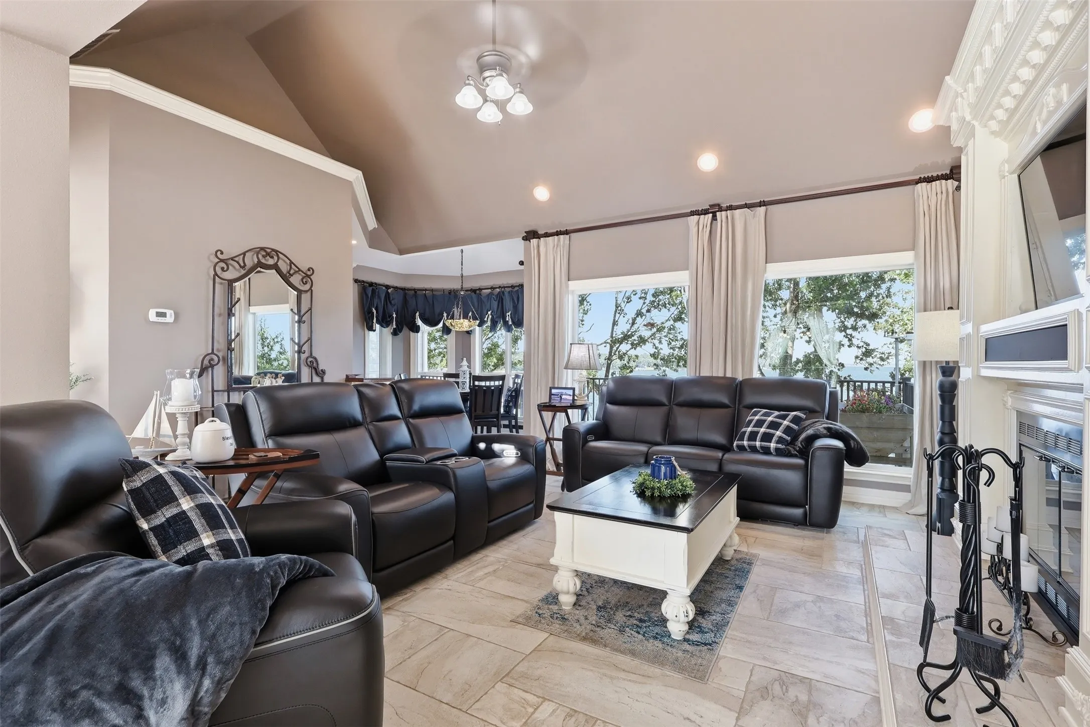 Single Family Residence For Sale in Camp County , 90 County Road 2607, Pittsburg, Texas 75686, 4 Bedroom, 4 Bathroom, 2 Garage spaces, 4,277 Sqft, built in 2004, mls#21329748, Real Estate Agent in Pittsburg, Homes For Sale in Camp county, Homes For Sale in Pittsburg, Realtor in Pittsburg Texas, Real Estate Brokerage Independent Realty Texas, Luminita Cordes Realtor