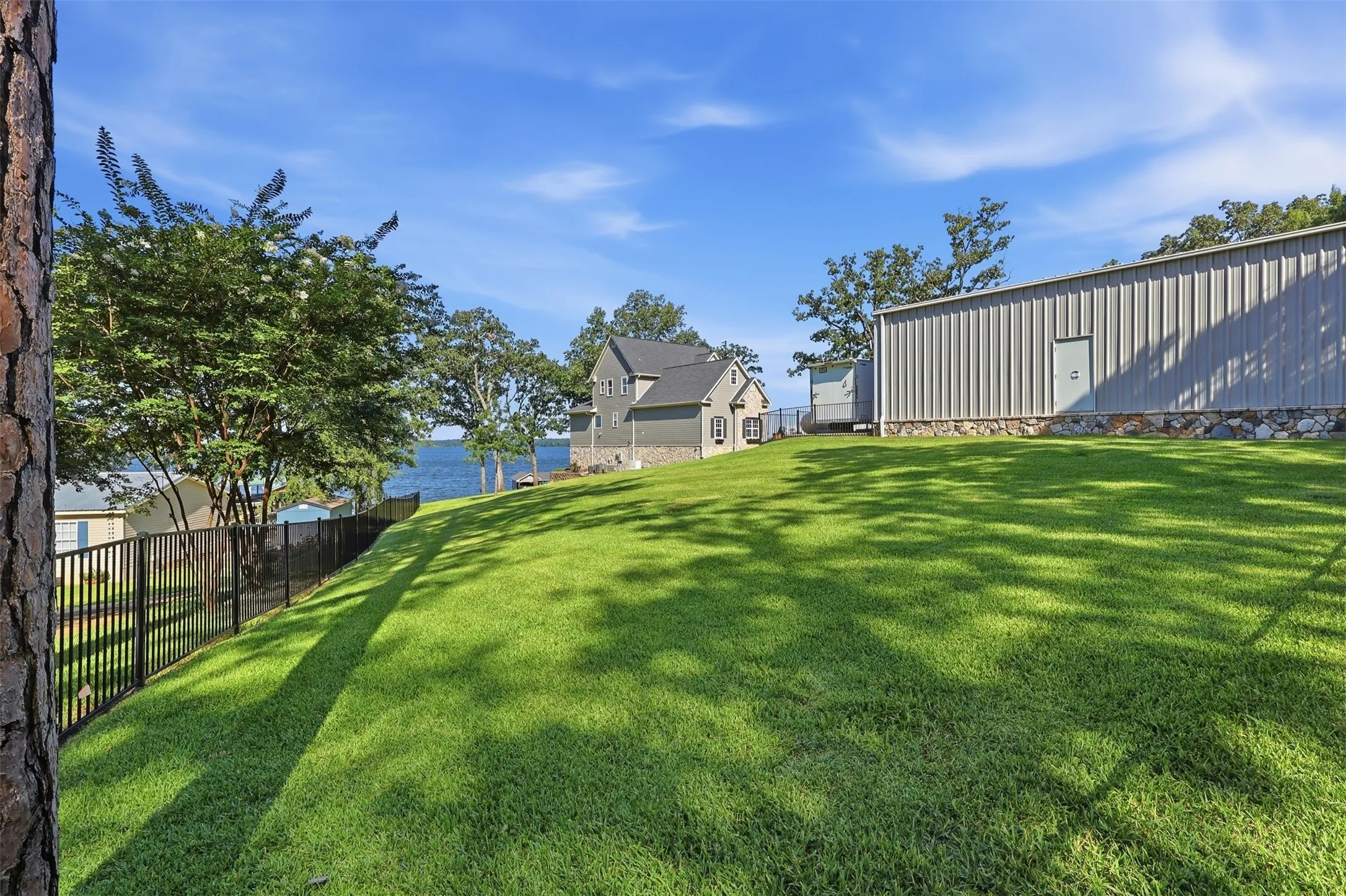Single Family Residence For Sale in Camp County , 90 County Road 2607, Pittsburg, Texas 75686, 4 Bedroom, 4 Bathroom, 2 Garage spaces, 4,277 Sqft, built in 2004, mls#21329748, Real Estate Agent in Pittsburg, Homes For Sale in Camp county, Homes For Sale in Pittsburg, Realtor in Pittsburg Texas, Real Estate Brokerage Independent Realty Texas, Luminita Cordes Realtor