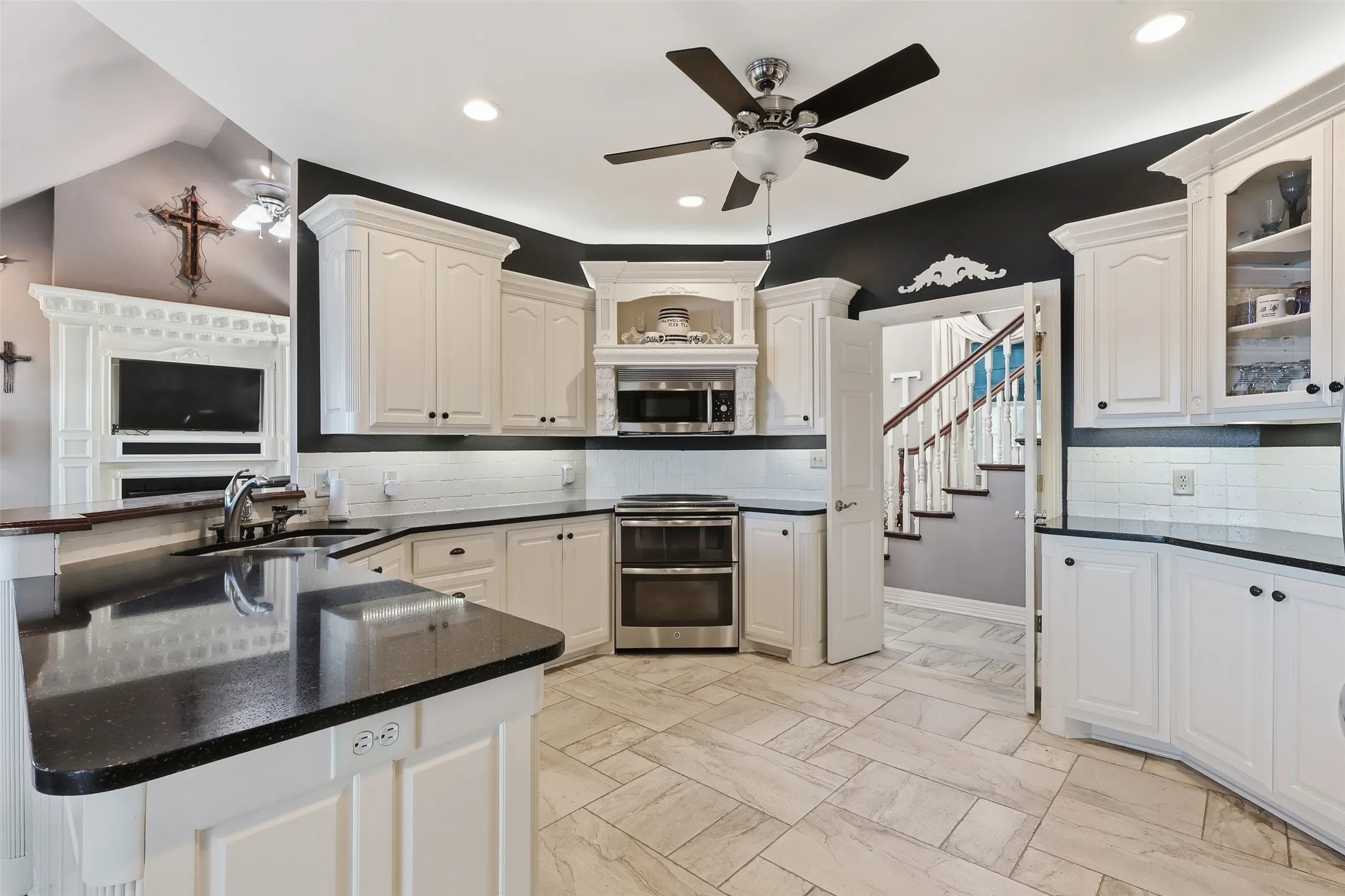 Single Family Residence For Sale in Camp County , 90 County Road 2607, Pittsburg, Texas 75686, 4 Bedroom, 4 Bathroom, 2 Garage spaces, 4,277 Sqft, built in 2004, mls#21329748, Real Estate Agent in Pittsburg, Homes For Sale in Camp county, Homes For Sale in Pittsburg, Realtor in Pittsburg Texas, Real Estate Brokerage Independent Realty Texas, Luminita Cordes Realtor