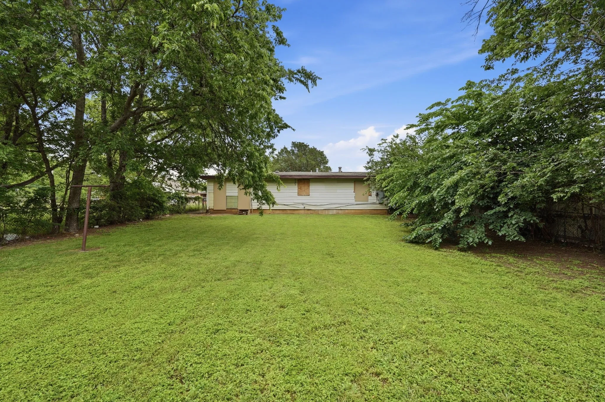 Single Family Residence For Sale in Tarrant County , 3408 S Hughes Avenue, Fort Worth, Texas 76119, 3 Bedroom, 1 Bathroom, Garage spaces, 1,106 Sqft, built in 1954, mls#21262314, Real Estate Agent in Fort Worth, Homes For Sale in Tarrant county, Homes For Sale in Fort Worth, Realtor in Fort Worth Texas, Real Estate Brokerage Independent Realty Texas, Luminita Cordes Realtor