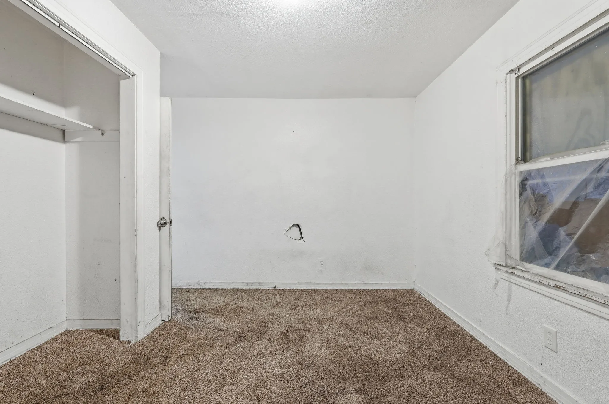 Single Family Residence For Sale in Tarrant County , 3408 S Hughes Avenue, Fort Worth, Texas 76119, 3 Bedroom, 1 Bathroom, Garage spaces, 1,106 Sqft, built in 1954, mls#21262314, Real Estate Agent in Fort Worth, Homes For Sale in Tarrant county, Homes For Sale in Fort Worth, Realtor in Fort Worth Texas, Real Estate Brokerage Independent Realty Texas, Luminita Cordes Realtor
