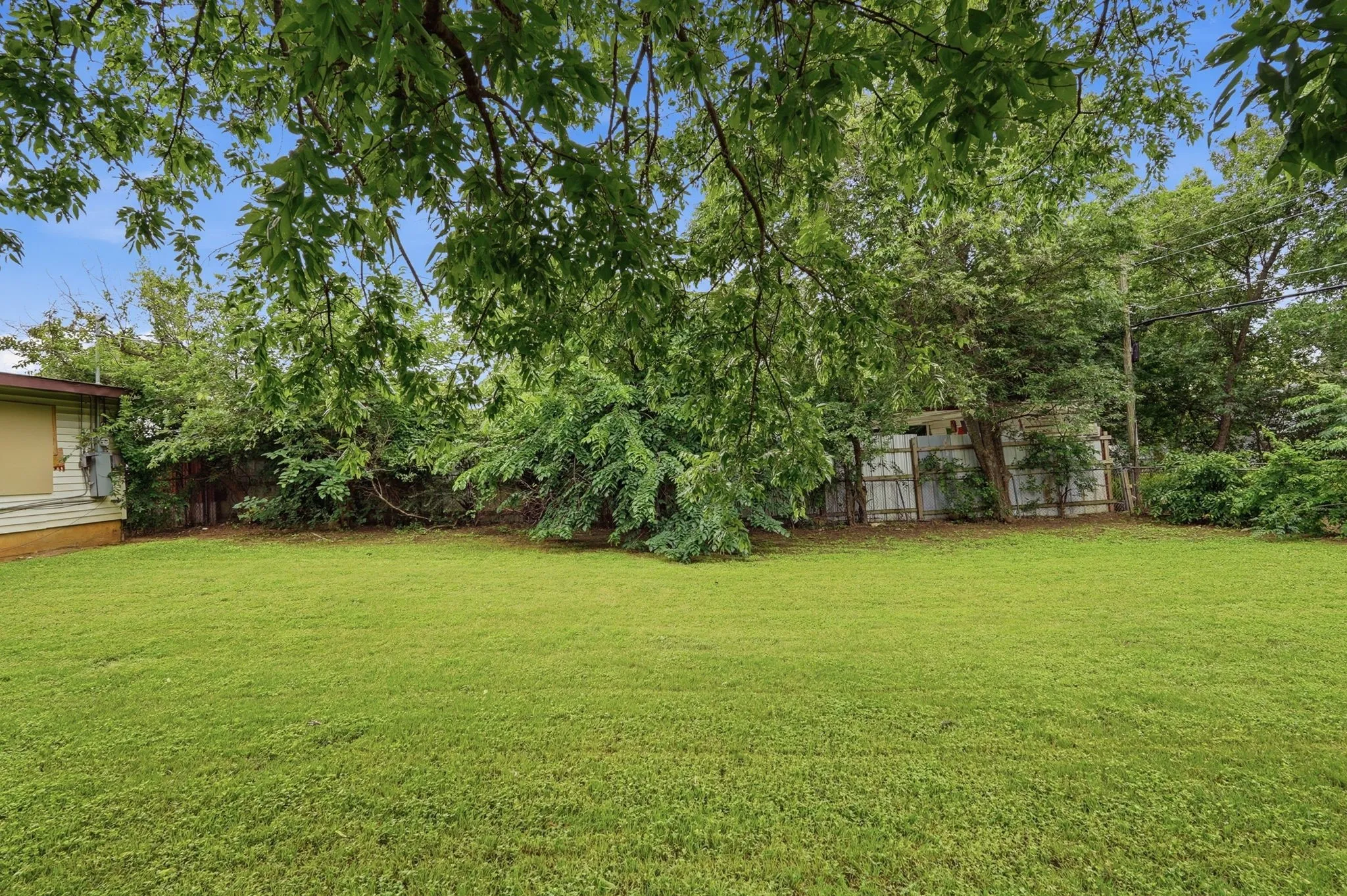 Single Family Residence For Sale in Tarrant County , 3408 S Hughes Avenue, Fort Worth, Texas 76119, 3 Bedroom, 1 Bathroom, Garage spaces, 1,106 Sqft, built in 1954, mls#21262314, Real Estate Agent in Fort Worth, Homes For Sale in Tarrant county, Homes For Sale in Fort Worth, Realtor in Fort Worth Texas, Real Estate Brokerage Independent Realty Texas, Luminita Cordes Realtor