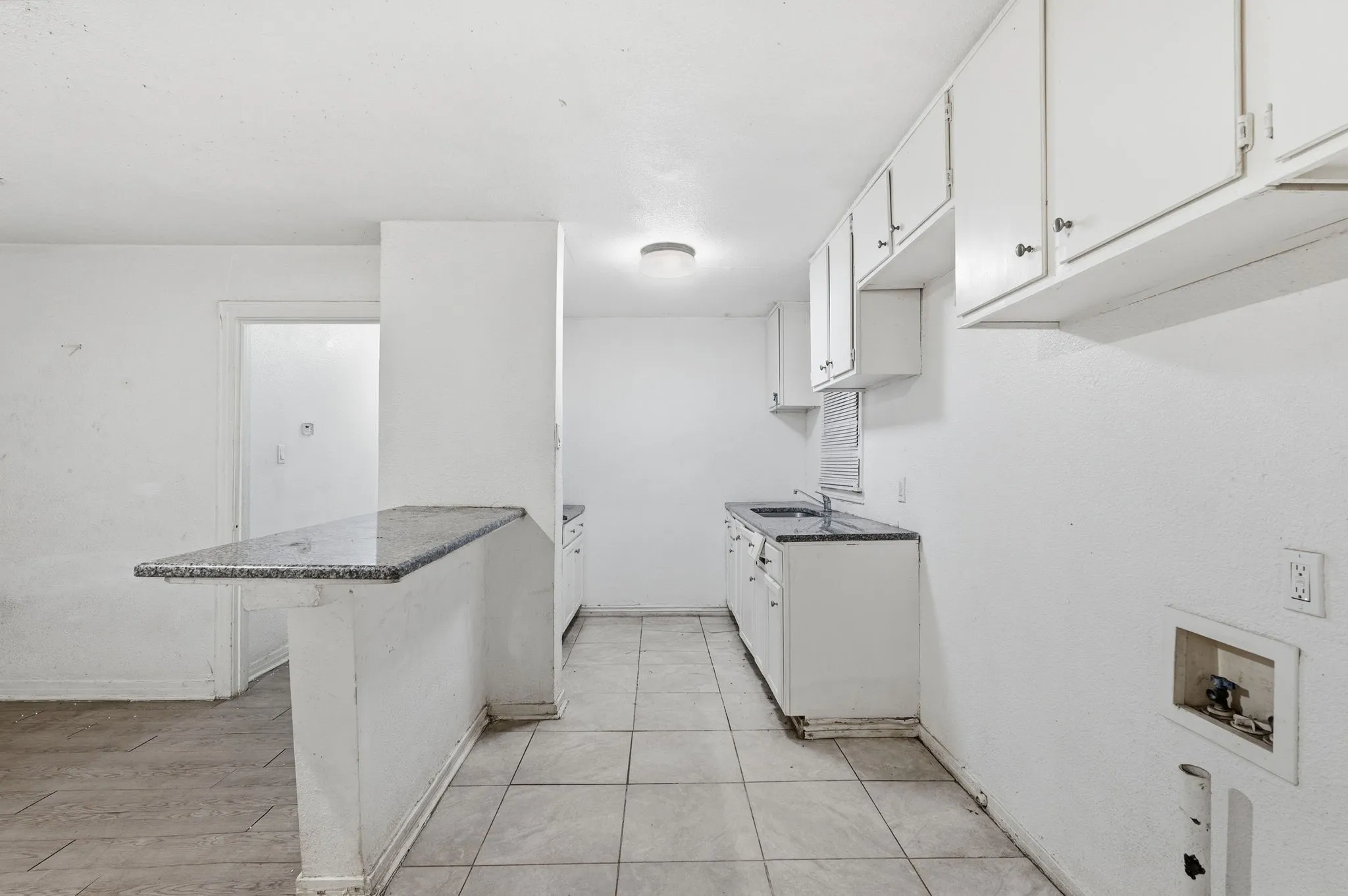 Single Family Residence For Sale in Tarrant County , 3408 S Hughes Avenue, Fort Worth, Texas 76119, 3 Bedroom, 1 Bathroom, Garage spaces, 1,106 Sqft, built in 1954, mls#21262314, Real Estate Agent in Fort Worth, Homes For Sale in Tarrant county, Homes For Sale in Fort Worth, Realtor in Fort Worth Texas, Real Estate Brokerage Independent Realty Texas, Luminita Cordes Realtor