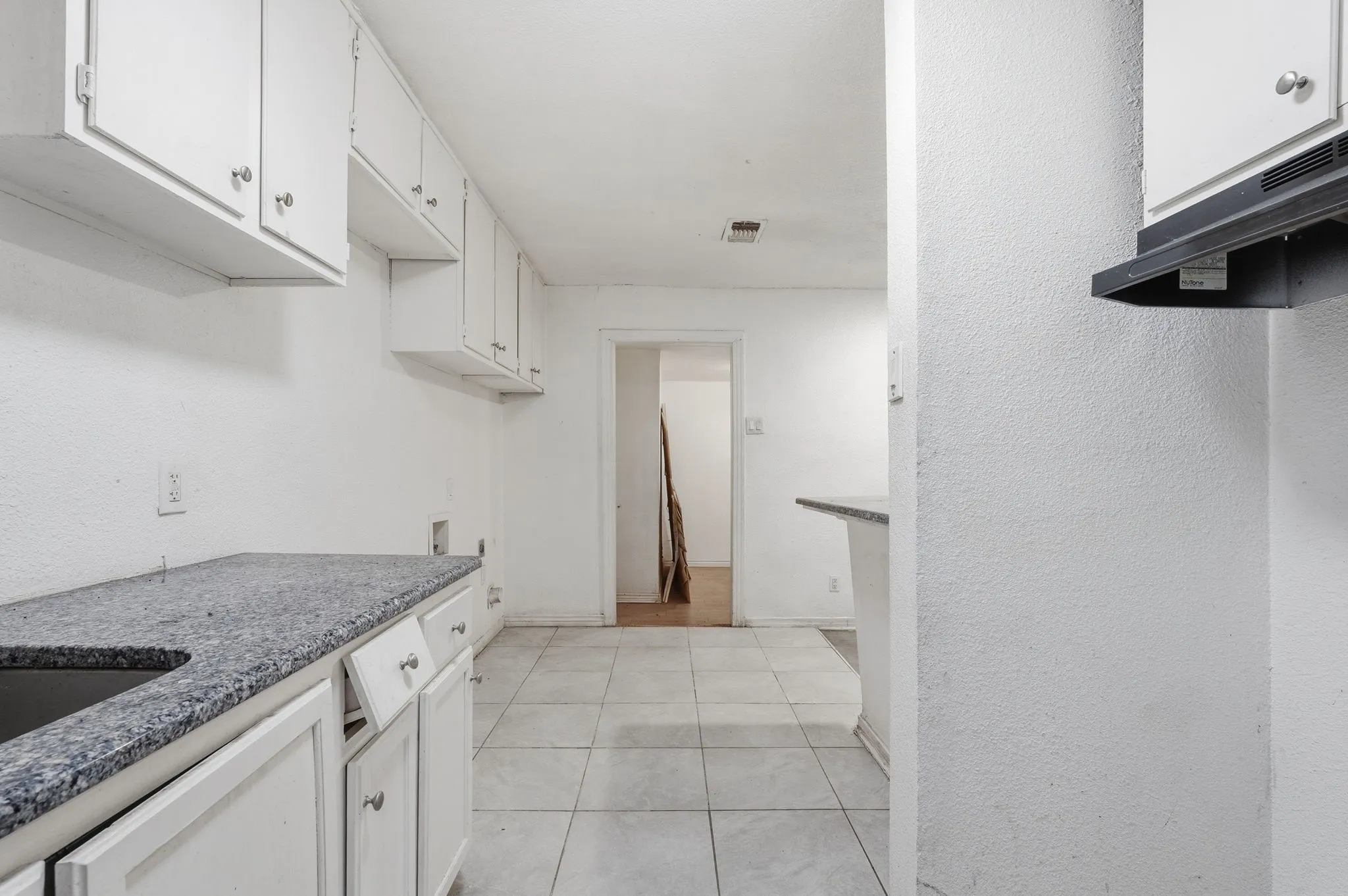 Single Family Residence For Sale in Tarrant County , 3408 S Hughes Avenue, Fort Worth, Texas 76119, 3 Bedroom, 1 Bathroom, Garage spaces, 1,106 Sqft, built in 1954, mls#21262314, Real Estate Agent in Fort Worth, Homes For Sale in Tarrant county, Homes For Sale in Fort Worth, Realtor in Fort Worth Texas, Real Estate Brokerage Independent Realty Texas, Luminita Cordes Realtor