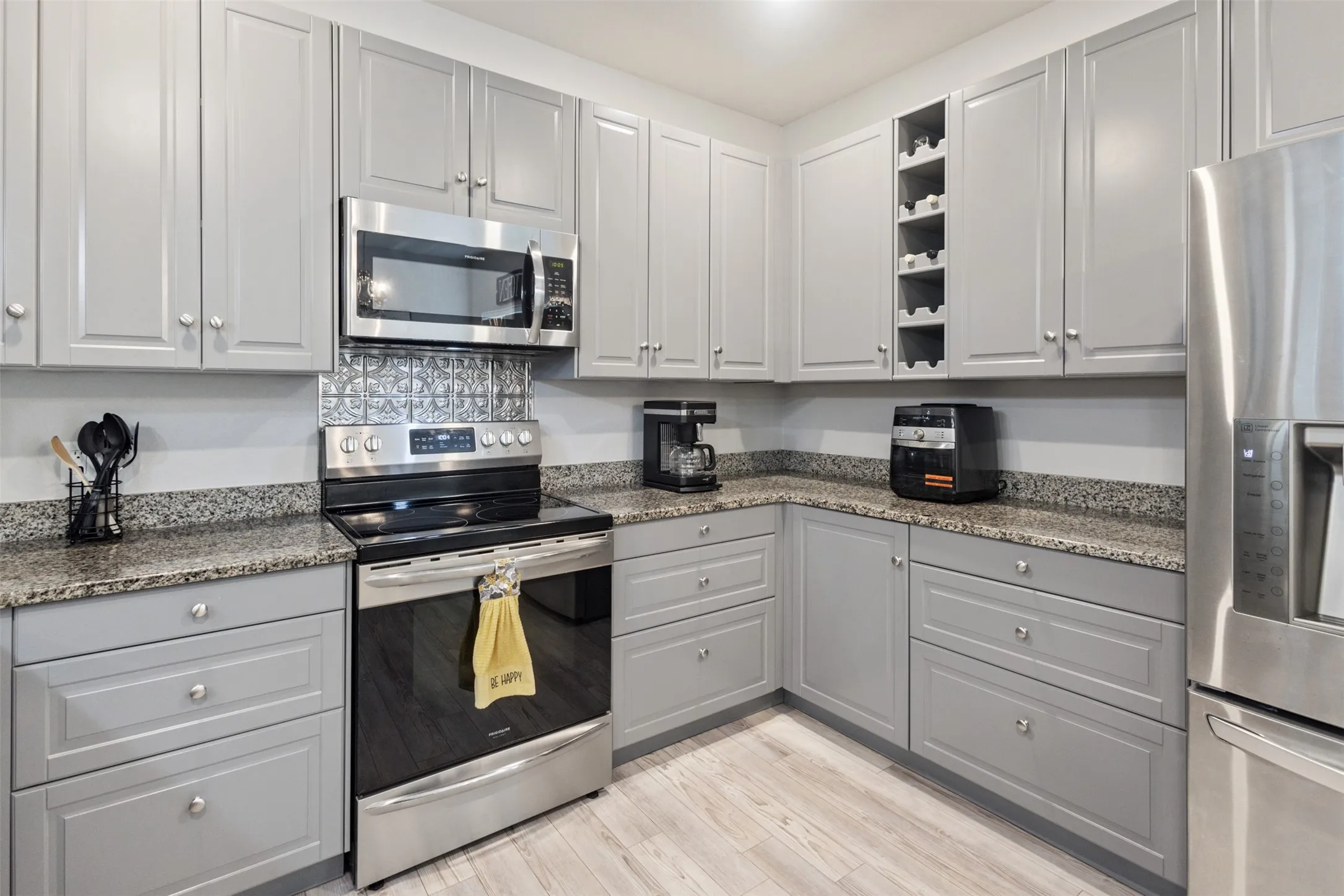 Single Family Residence For Sale in Kaufman County , 591 E Eubank Street, Mabank, Texas 75147, 3 Bedroom, 2 Bathroom, 2 Garage spaces, 1,559 Sqft, built in 2020, mls#21330010, Real Estate Agent in Mabank, Homes For Sale in Kaufman county, Homes For Sale in Mabank, Realtor in Mabank Texas, Real Estate Brokerage Independent Realty Texas, Luminita Cordes Realtor