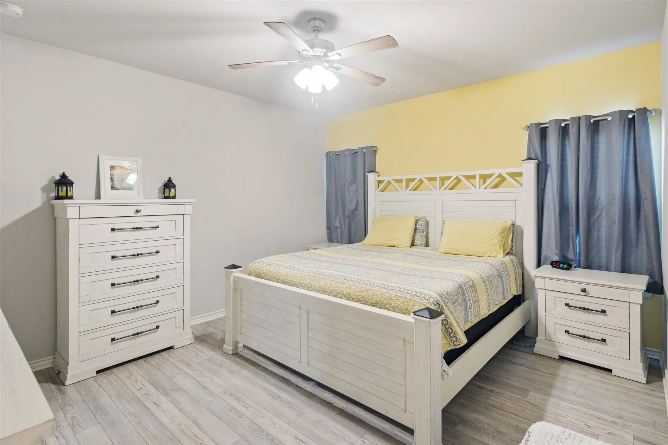 Single Family Residence For Sale in Kaufman County , 591 E Eubank Street, Mabank, Texas 75147, 3 Bedroom, 2 Bathroom, 2 Garage spaces, 1,559 Sqft, built in 2020, mls#21330010, Real Estate Agent in Mabank, Homes For Sale in Kaufman county, Homes For Sale in Mabank, Realtor in Mabank Texas, Real Estate Brokerage Independent Realty Texas, Luminita Cordes Realtor