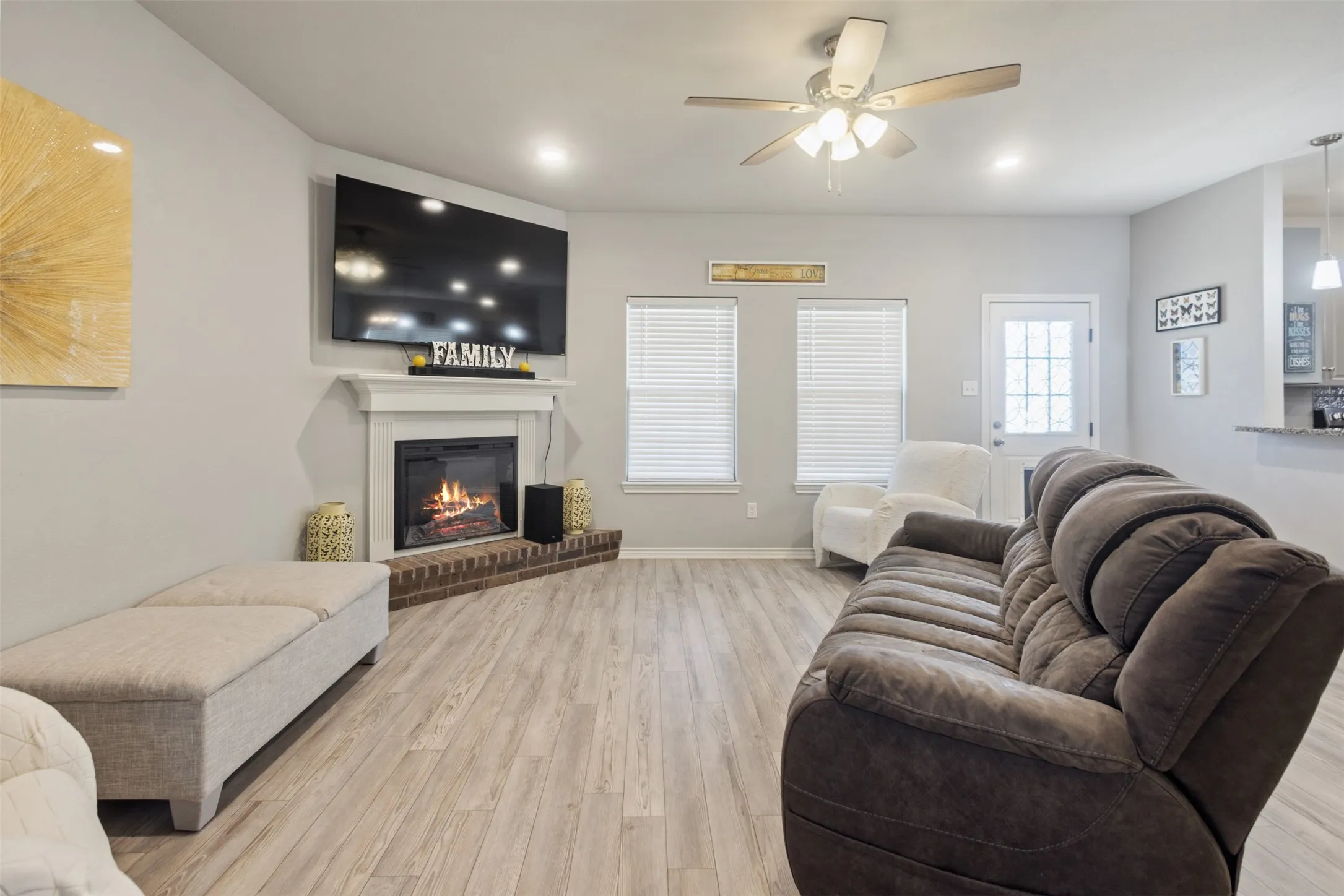 Single Family Residence For Sale in Kaufman County , 591 E Eubank Street, Mabank, Texas 75147, 3 Bedroom, 2 Bathroom, 2 Garage spaces, 1,559 Sqft, built in 2020, mls#21330010, Real Estate Agent in Mabank, Homes For Sale in Kaufman county, Homes For Sale in Mabank, Realtor in Mabank Texas, Real Estate Brokerage Independent Realty Texas, Luminita Cordes Realtor