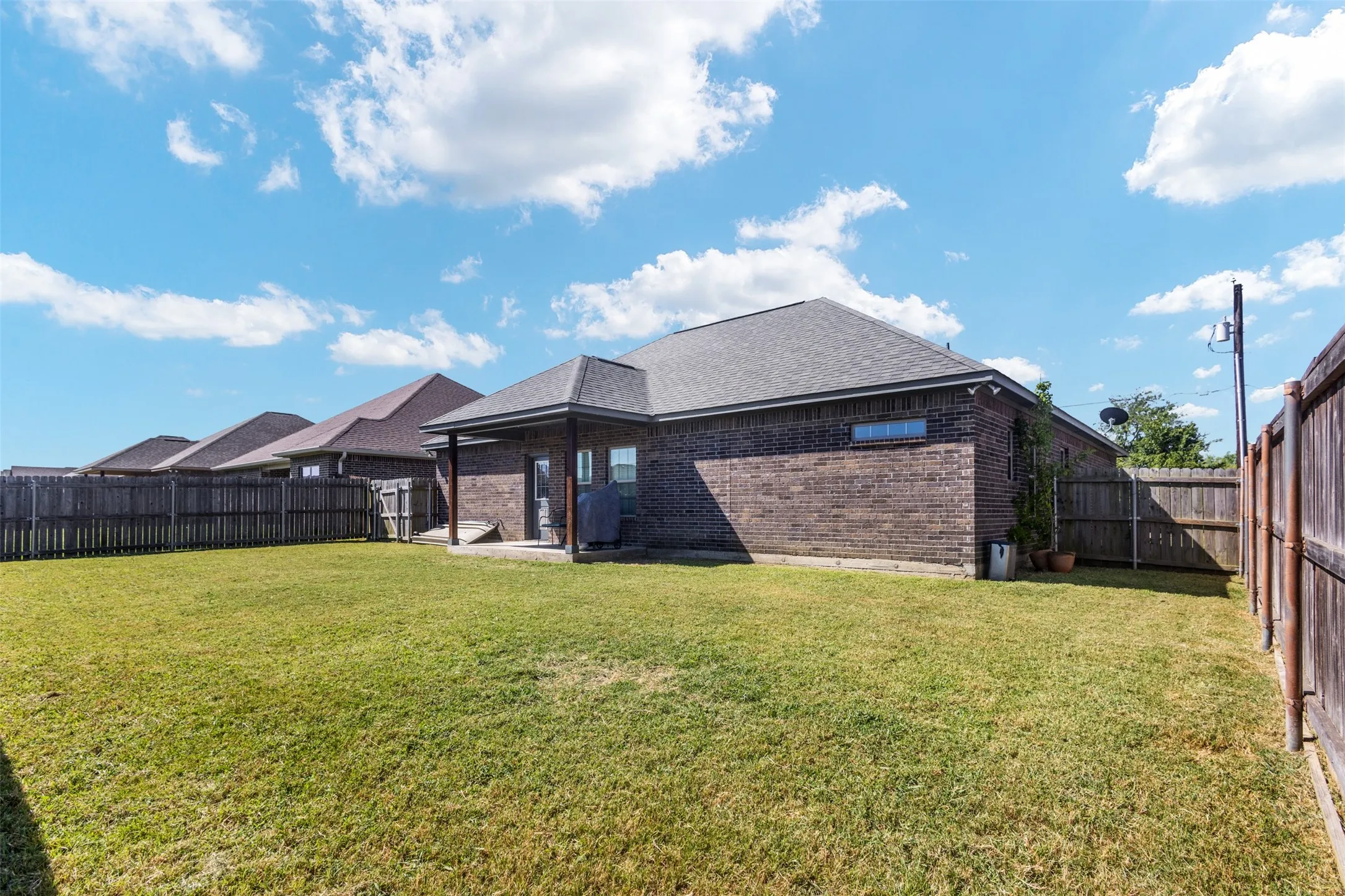Single Family Residence For Sale in Kaufman County , 591 E Eubank Street, Mabank, Texas 75147, 3 Bedroom, 2 Bathroom, 2 Garage spaces, 1,559 Sqft, built in 2020, mls#21330010, Real Estate Agent in Mabank, Homes For Sale in Kaufman county, Homes For Sale in Mabank, Realtor in Mabank Texas, Real Estate Brokerage Independent Realty Texas, Luminita Cordes Realtor