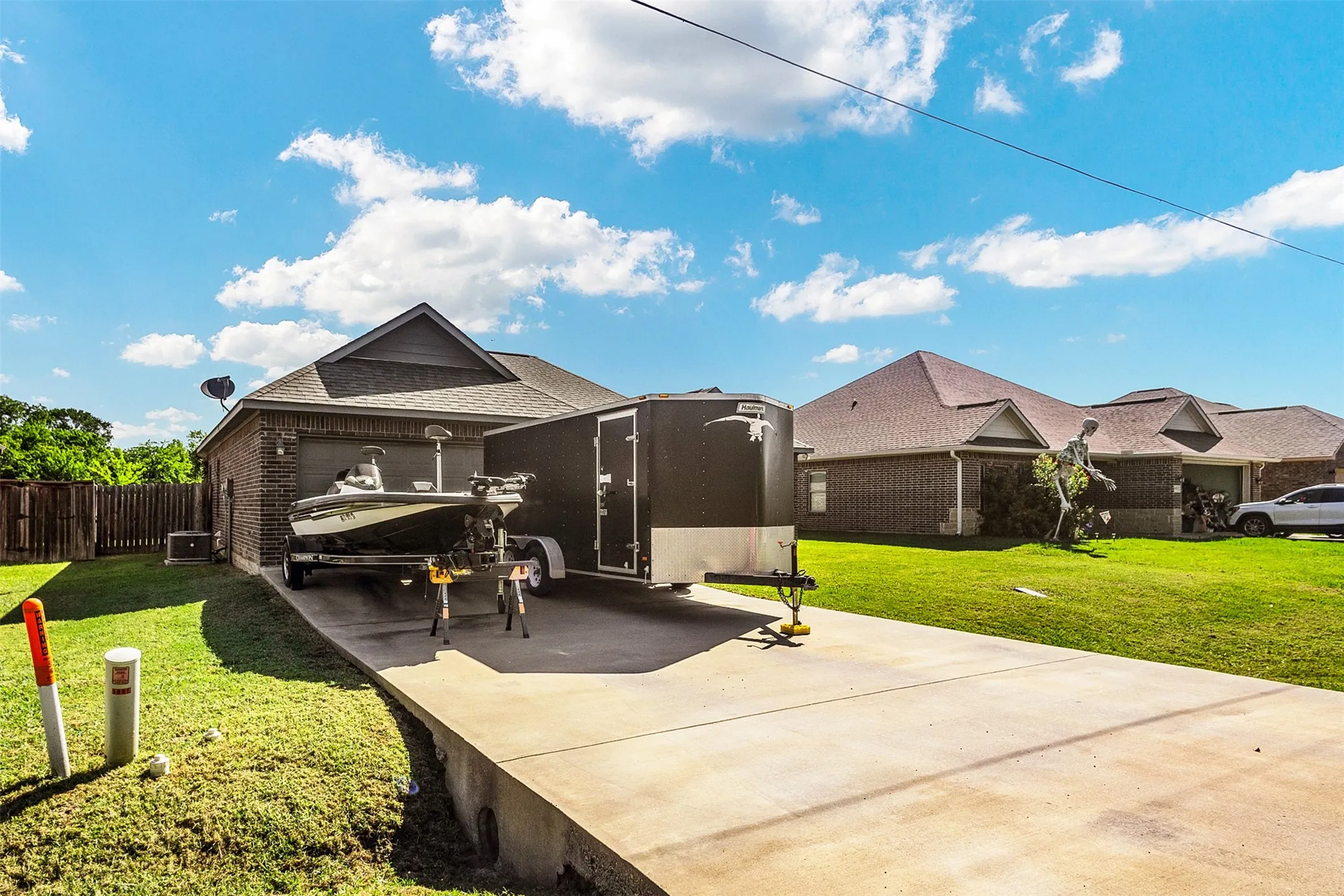 Single Family Residence For Sale in Kaufman County , 591 E Eubank Street, Mabank, Texas 75147, 3 Bedroom, 2 Bathroom, 2 Garage spaces, 1,559 Sqft, built in 2020, mls#21330010, Real Estate Agent in Mabank, Homes For Sale in Kaufman county, Homes For Sale in Mabank, Realtor in Mabank Texas, Real Estate Brokerage Independent Realty Texas, Luminita Cordes Realtor