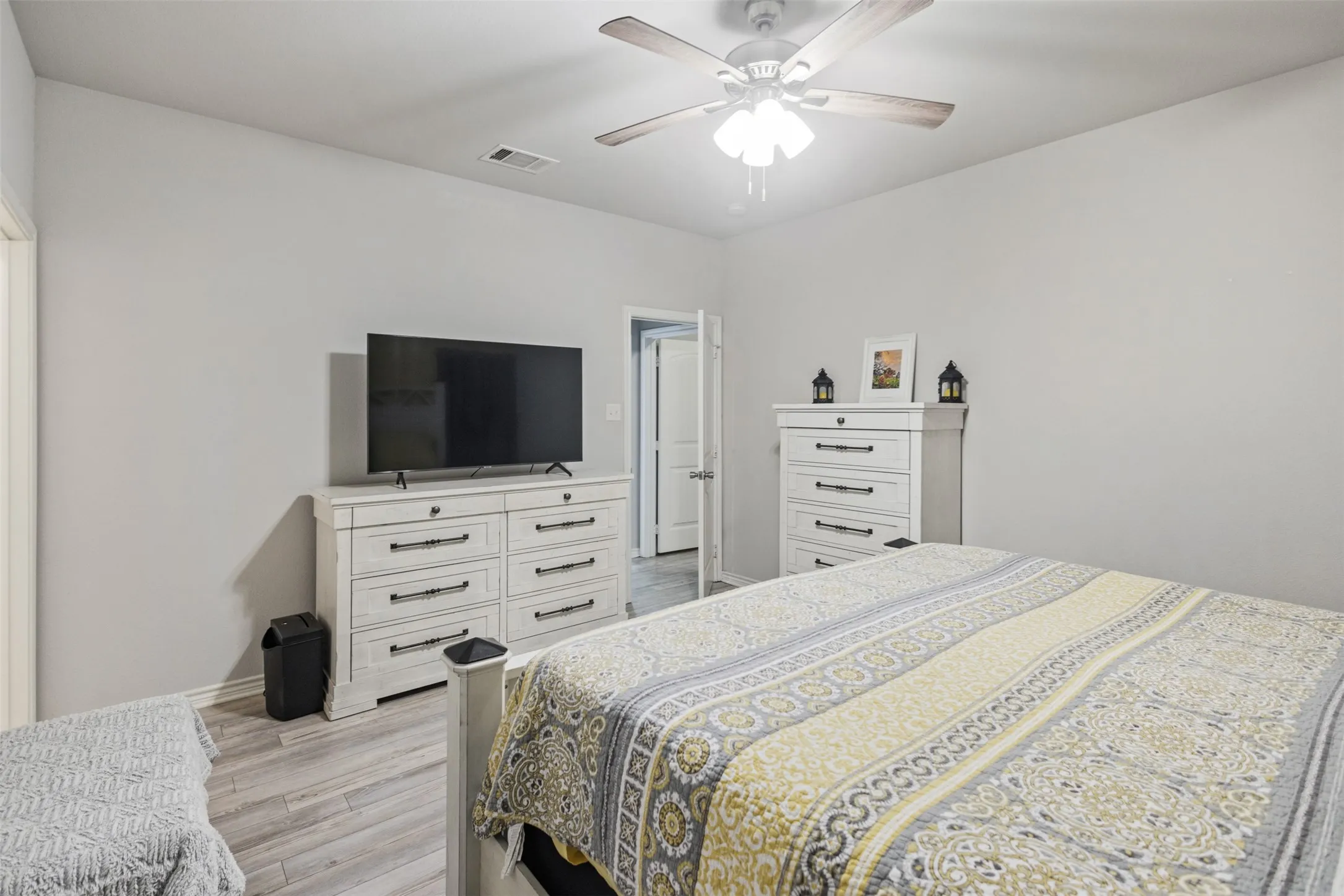 Single Family Residence For Sale in Kaufman County , 591 E Eubank Street, Mabank, Texas 75147, 3 Bedroom, 2 Bathroom, 2 Garage spaces, 1,559 Sqft, built in 2020, mls#21330010, Real Estate Agent in Mabank, Homes For Sale in Kaufman county, Homes For Sale in Mabank, Realtor in Mabank Texas, Real Estate Brokerage Independent Realty Texas, Luminita Cordes Realtor