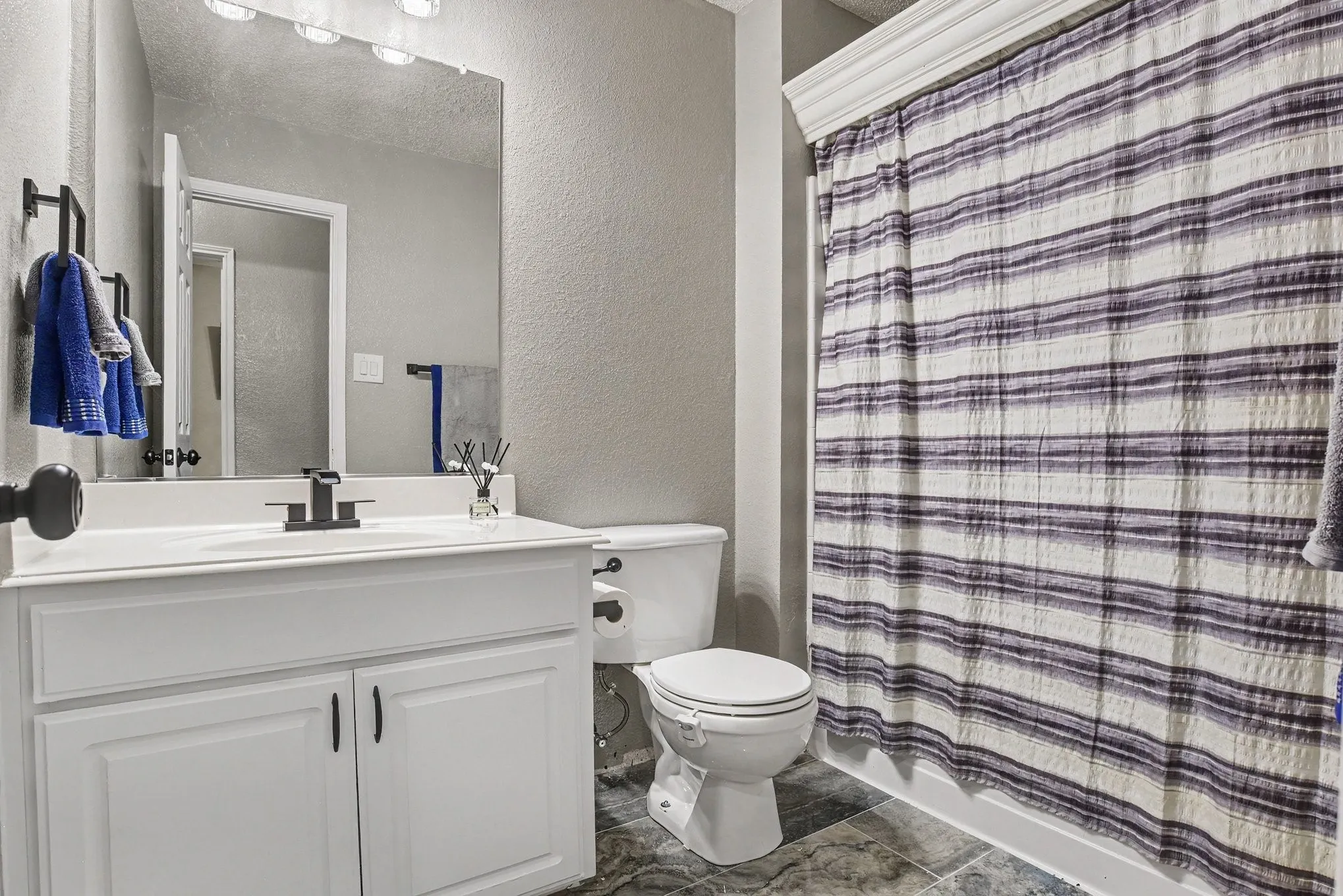 Single Family Residence For Sale in Rockwall County , 2932 Lost Creek Court, Rockwall, Texas 75032, 4 Bedroom, 3 Bathroom, 2 Garage spaces, 2,842 Sqft, built in 2003, mls#21329873, Real Estate Agent in Rockwall, Homes For Sale in Rockwall county, Homes For Sale in Rockwall, Realtor in Rockwall Texas, Real Estate Brokerage Independent Realty Texas, Luminita Cordes Realtor