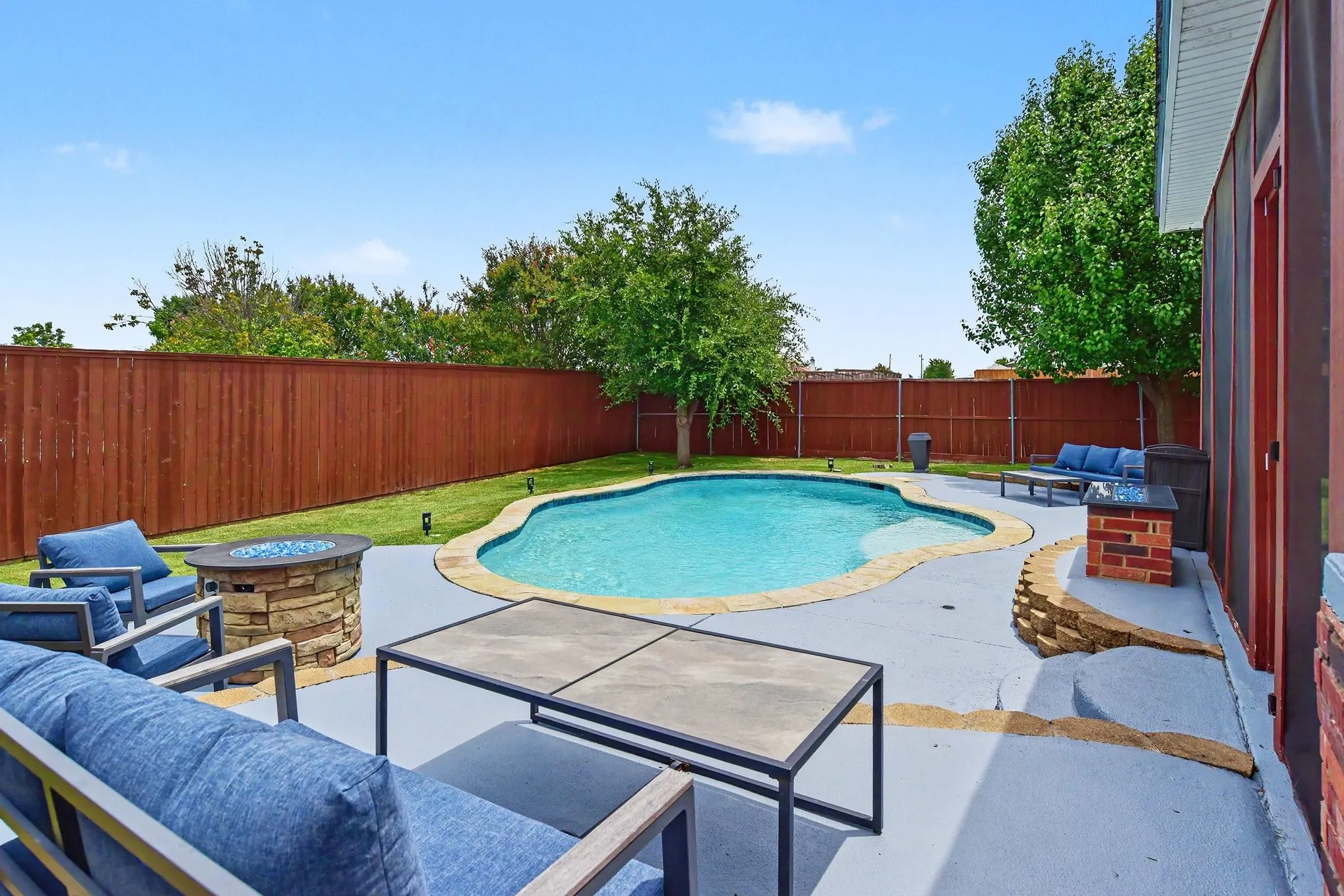 Single Family Residence For Sale in Rockwall County , 2932 Lost Creek Court, Rockwall, Texas 75032, 4 Bedroom, 3 Bathroom, 2 Garage spaces, 2,842 Sqft, built in 2003, mls#21329873, Real Estate Agent in Rockwall, Homes For Sale in Rockwall county, Homes For Sale in Rockwall, Realtor in Rockwall Texas, Real Estate Brokerage Independent Realty Texas, Luminita Cordes Realtor
