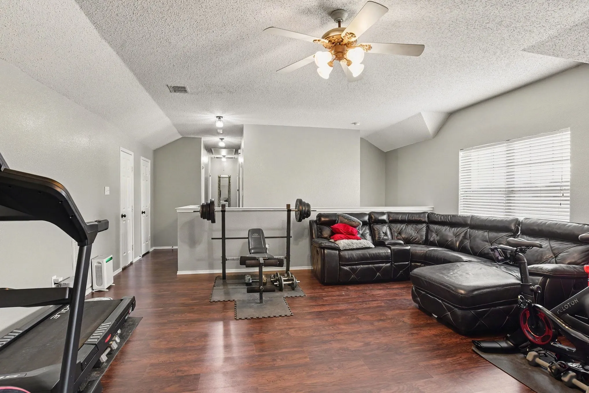 Single Family Residence For Sale in Rockwall County , 2932 Lost Creek Court, Rockwall, Texas 75032, 4 Bedroom, 3 Bathroom, 2 Garage spaces, 2,842 Sqft, built in 2003, mls#21329873, Real Estate Agent in Rockwall, Homes For Sale in Rockwall county, Homes For Sale in Rockwall, Realtor in Rockwall Texas, Real Estate Brokerage Independent Realty Texas, Luminita Cordes Realtor