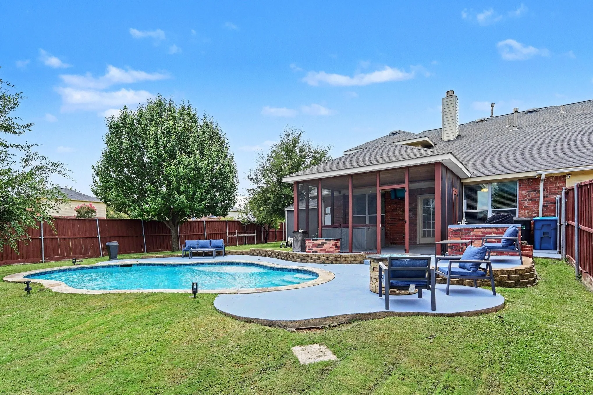 Single Family Residence For Sale in Rockwall County , 2932 Lost Creek Court, Rockwall, Texas 75032, 4 Bedroom, 3 Bathroom, 2 Garage spaces, 2,842 Sqft, built in 2003, mls#21329873, Real Estate Agent in Rockwall, Homes For Sale in Rockwall county, Homes For Sale in Rockwall, Realtor in Rockwall Texas, Real Estate Brokerage Independent Realty Texas, Luminita Cordes Realtor