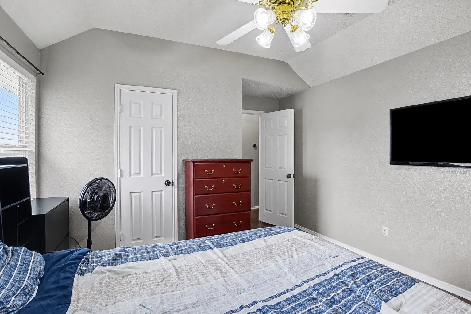 Single Family Residence For Sale in Rockwall County , 2932 Lost Creek Court, Rockwall, Texas 75032, 4 Bedroom, 3 Bathroom, 2 Garage spaces, 2,842 Sqft, built in 2003, mls#21329873, Real Estate Agent in Rockwall, Homes For Sale in Rockwall county, Homes For Sale in Rockwall, Realtor in Rockwall Texas, Real Estate Brokerage Independent Realty Texas, Luminita Cordes Realtor