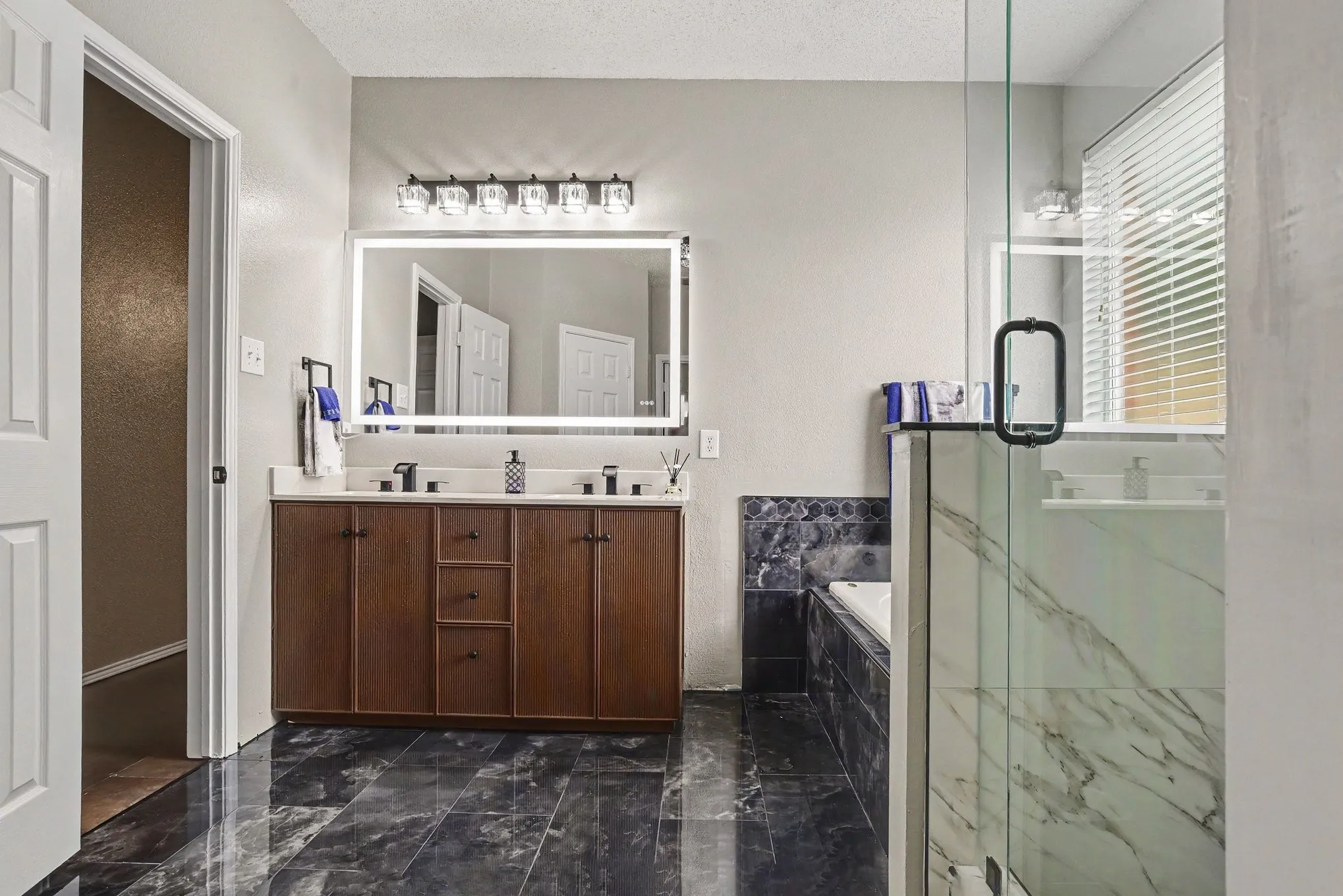 Single Family Residence For Sale in Rockwall County , 2932 Lost Creek Court, Rockwall, Texas 75032, 4 Bedroom, 3 Bathroom, 2 Garage spaces, 2,842 Sqft, built in 2003, mls#21329873, Real Estate Agent in Rockwall, Homes For Sale in Rockwall county, Homes For Sale in Rockwall, Realtor in Rockwall Texas, Real Estate Brokerage Independent Realty Texas, Luminita Cordes Realtor