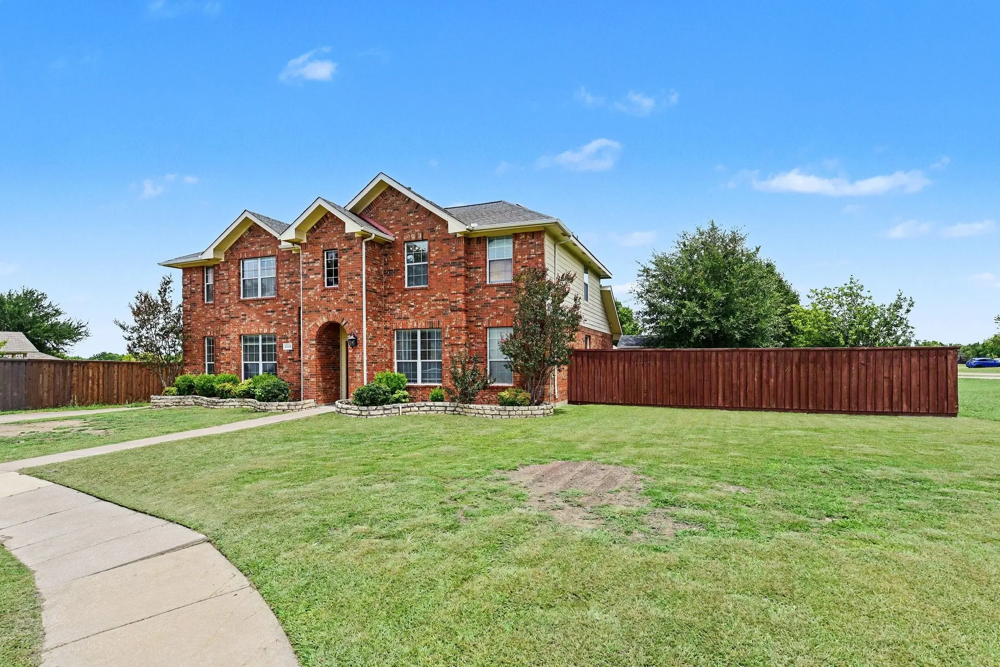 Single Family Residence For Sale in Rockwall County , 2932 Lost Creek Court, Rockwall, Texas 75032, 4 Bedroom, 3 Bathroom, 2 Garage spaces, 2,842 Sqft, built in 2003, mls#21329873, Real Estate Agent in Rockwall, Homes For Sale in Rockwall county, Homes For Sale in Rockwall, Realtor in Rockwall Texas, Real Estate Brokerage Independent Realty Texas, Luminita Cordes Realtor