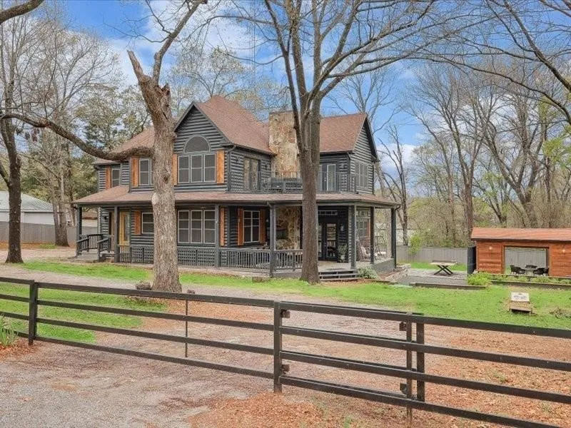 Single Family Residence For Rent in Grayson County , 223 Oklahoma Avenue, Pottsboro, Texas 75076, 4 Bedrooms, 3 Bathrooms, 2 Garage spaces, 2,780 Sqft, built in 2005, Price $4,300, mls#21330038, Real Estate Agent in Pottsboro, Homes For Rent in Grayson county, Homes For Rent in Pottsboro, Realtor in Pottsboro Texas, Real Estate Brokerage Independent Realty Texas, Luminita Cordes Realtor