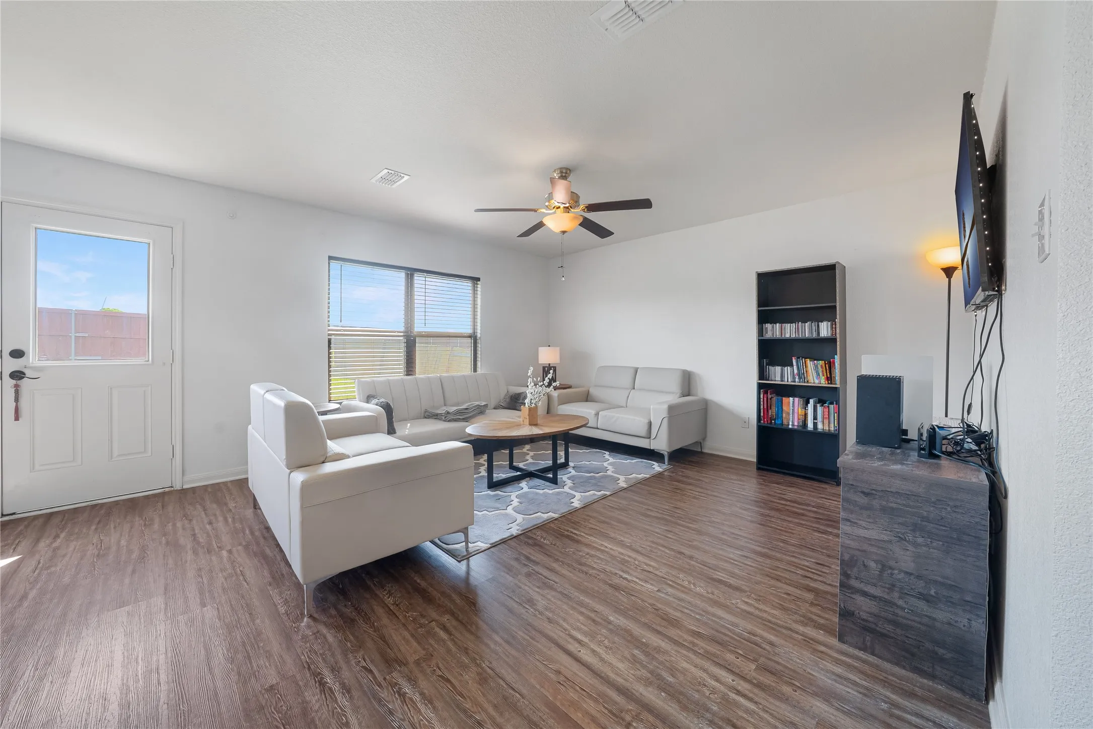 Single Family Residence For Rent in Kaufman County , 4505 Mares Tail Drive, Forney, Texas 75126, 3 Bedroom, 2 Bathroom, 2 Garage spaces, 1,235 Sqft, built in 2019, mls#21329742, Real Estate Agent in Forney, Homes For Rent in Kaufman county, Homes For Rent in Forney, Realtor in Forney Texas, Real Estate Brokerage Independent Realty Texas, Luminita Cordes Realtor