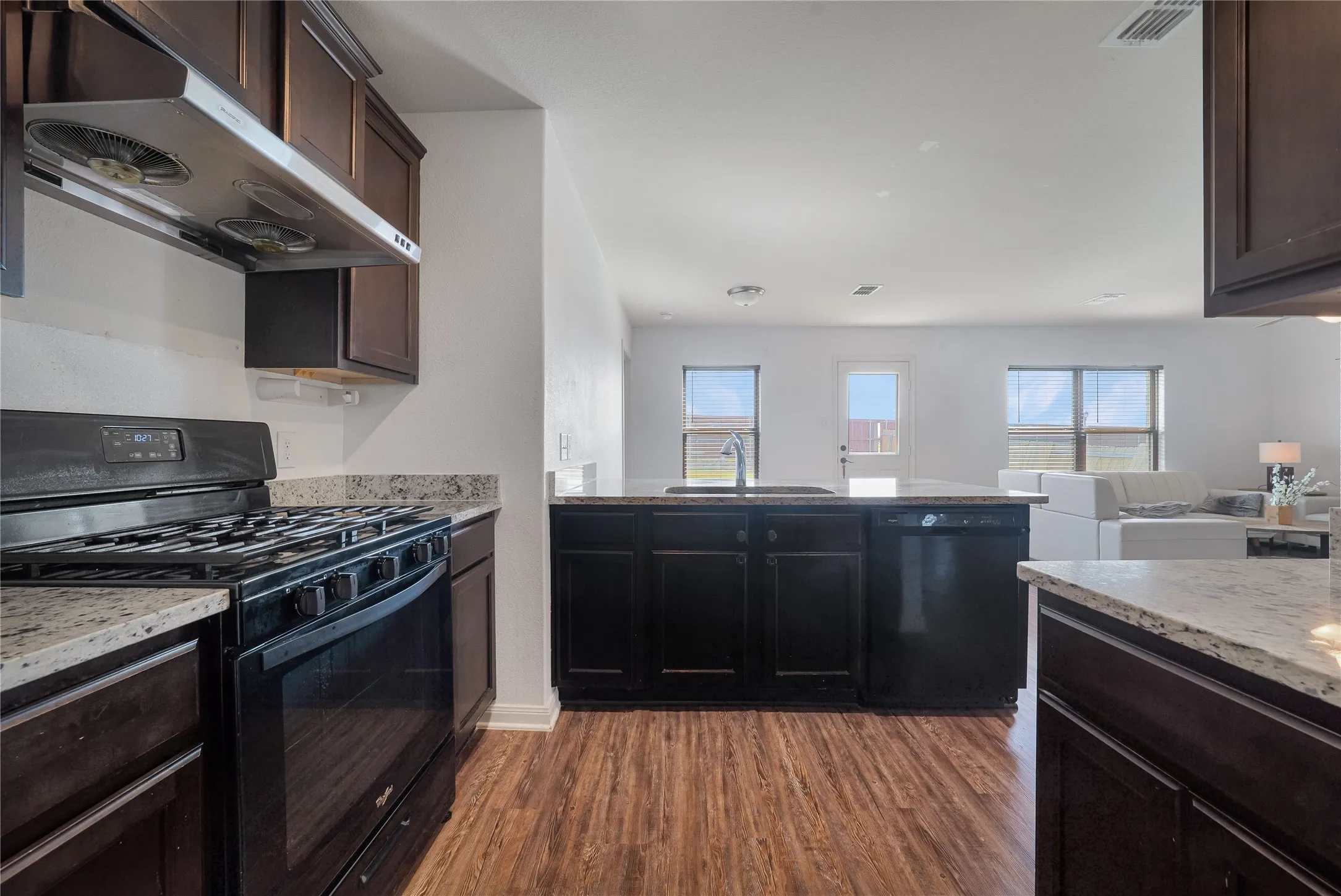 Single Family Residence For Rent in Kaufman County , 4505 Mares Tail Drive, Forney, Texas 75126, 3 Bedroom, 2 Bathroom, 2 Garage spaces, 1,235 Sqft, built in 2019, mls#21329742, Real Estate Agent in Forney, Homes For Rent in Kaufman county, Homes For Rent in Forney, Realtor in Forney Texas, Real Estate Brokerage Independent Realty Texas, Luminita Cordes Realtor