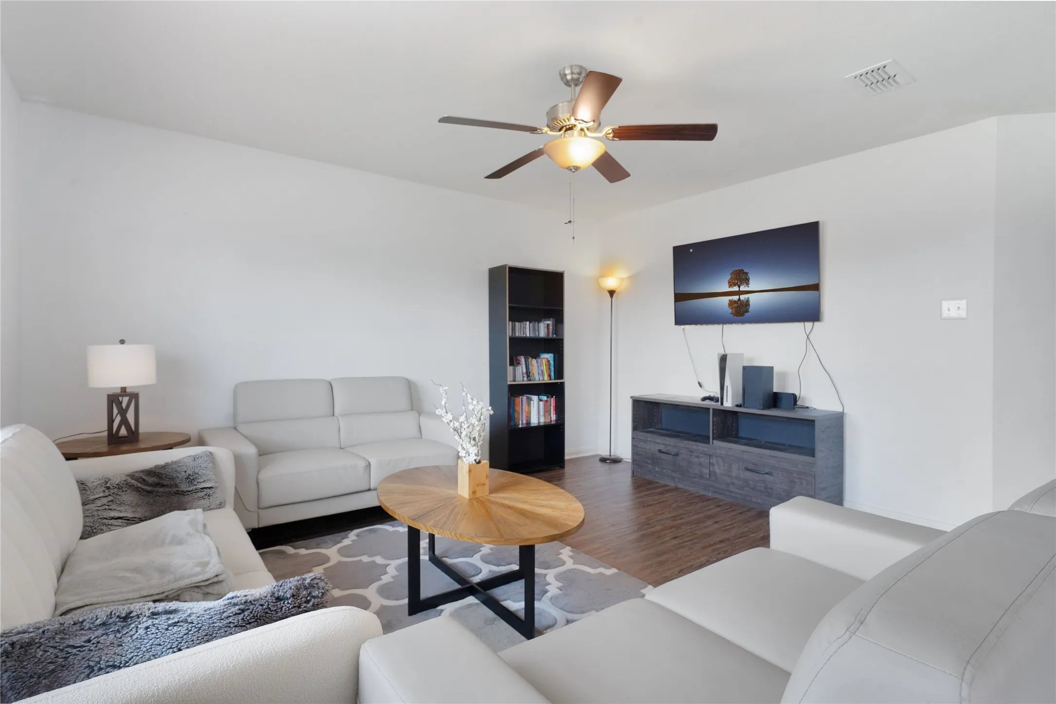 Single Family Residence For Rent in Kaufman County , 4505 Mares Tail Drive, Forney, Texas 75126, 3 Bedroom, 2 Bathroom, 2 Garage spaces, 1,235 Sqft, built in 2019, mls#21329742, Real Estate Agent in Forney, Homes For Rent in Kaufman county, Homes For Rent in Forney, Realtor in Forney Texas, Real Estate Brokerage Independent Realty Texas, Luminita Cordes Realtor