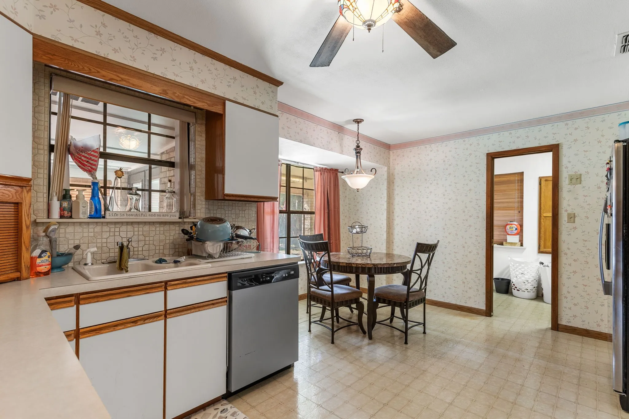 Single Family Residence For Sale in Wichita County , 4600 Summit Drive, Wichita Falls, Texas 76310, 3 Bedroom, 2 Bathroom, 2 Garage spaces, 1,794 Sqft, built in 1974, mls#21330055, Real Estate Agent in Wichita Falls, Homes For Sale in Wichita county, Homes For Sale in Wichita Falls, Realtor in Wichita Falls Texas, Real Estate Brokerage Independent Realty Texas, Luminita Cordes Realtor