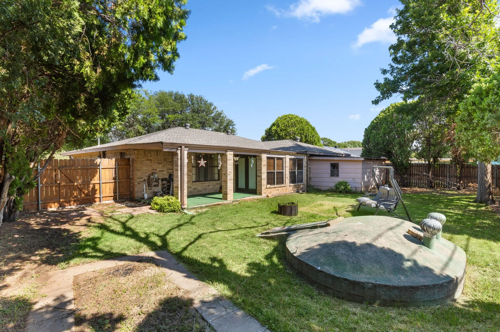 Single Family Residence For Sale in Wichita County , 4600 Summit Drive, Wichita Falls, Texas 76310, 3 Bedroom, 2 Bathroom, 2 Garage spaces, 1,794 Sqft, built in 1974, mls#21330055, Real Estate Agent in Wichita Falls, Homes For Sale in Wichita county, Homes For Sale in Wichita Falls, Realtor in Wichita Falls Texas, Real Estate Brokerage Independent Realty Texas, Luminita Cordes Realtor