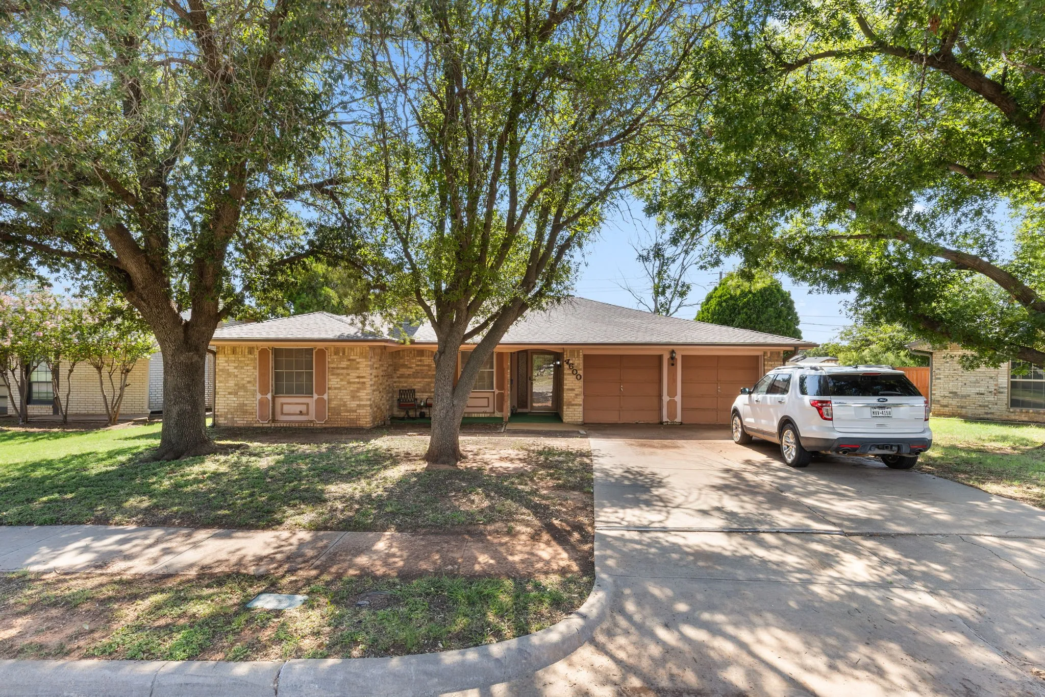 Single Family Residence For Sale in Wichita County , 4600 Summit Drive, Wichita Falls, Texas 76310, 3 Bedroom, 2 Bathroom, 2 Garage spaces, 1,794 Sqft, built in 1974, mls#21330055, Real Estate Agent in Wichita Falls, Homes For Sale in Wichita county, Homes For Sale in Wichita Falls, Realtor in Wichita Falls Texas, Real Estate Brokerage Independent Realty Texas, Luminita Cordes Realtor
