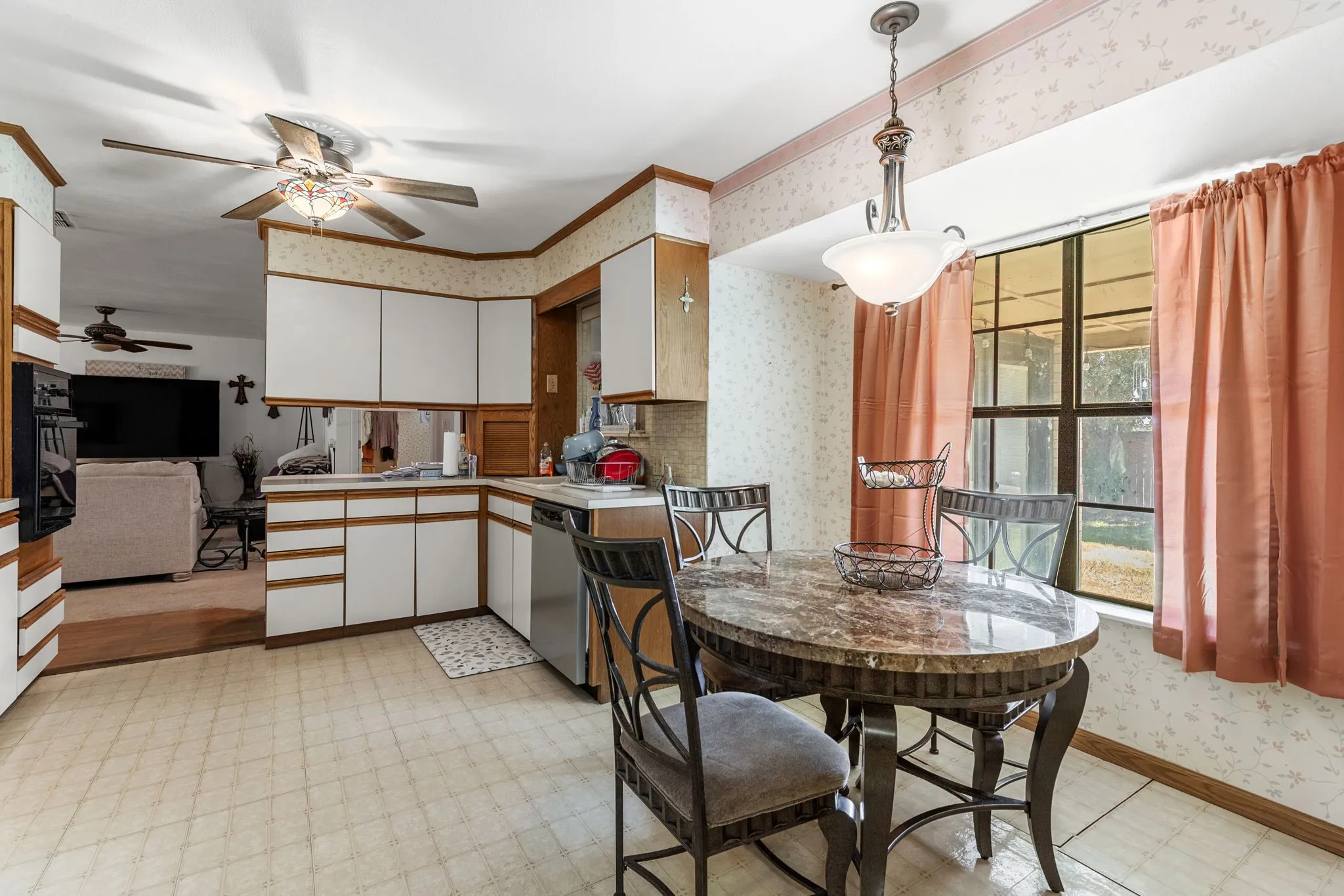 Single Family Residence For Sale in Wichita County , 4600 Summit Drive, Wichita Falls, Texas 76310, 3 Bedroom, 2 Bathroom, 2 Garage spaces, 1,794 Sqft, built in 1974, mls#21330055, Real Estate Agent in Wichita Falls, Homes For Sale in Wichita county, Homes For Sale in Wichita Falls, Realtor in Wichita Falls Texas, Real Estate Brokerage Independent Realty Texas, Luminita Cordes Realtor