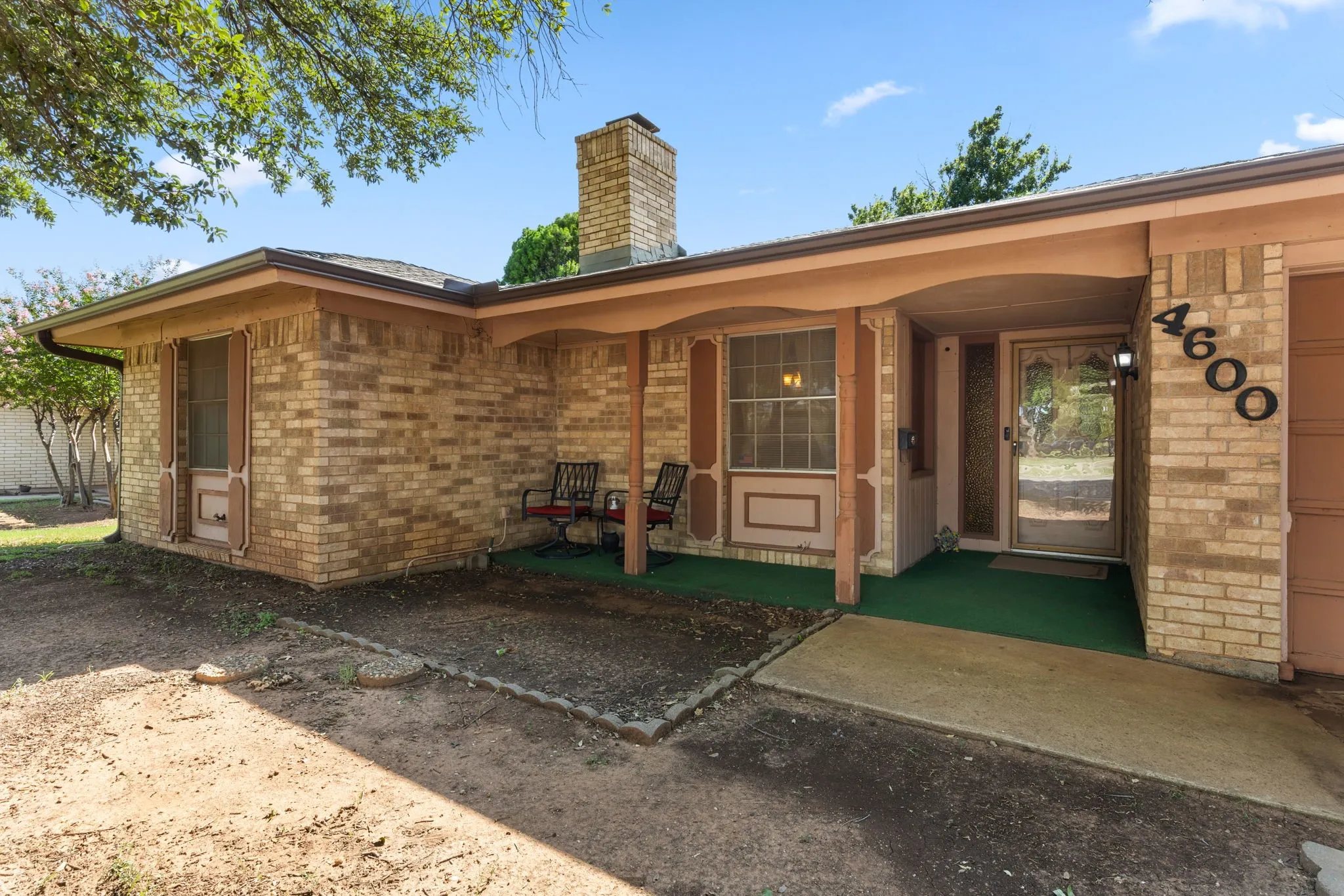 Single Family Residence For Sale in Wichita County , 4600 Summit Drive, Wichita Falls, Texas 76310, 3 Bedroom, 2 Bathroom, 2 Garage spaces, 1,794 Sqft, built in 1974, mls#21330055, Real Estate Agent in Wichita Falls, Homes For Sale in Wichita county, Homes For Sale in Wichita Falls, Realtor in Wichita Falls Texas, Real Estate Brokerage Independent Realty Texas, Luminita Cordes Realtor
