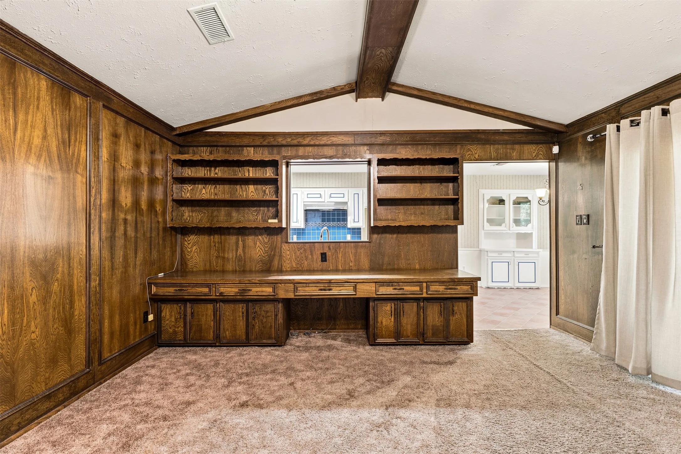 Single Family Residence For Sale in Falls County , 708 Fonville Drive, Marlin, Texas 76661, 4 Bedroom, 3 Bathroom, 2 Garage spaces, 2,364 Sqft, built in 1970, mls#21328273, Real Estate Agent in Marlin, Homes For Sale in Falls county, Homes For Sale in Marlin, Realtor in Marlin Texas, Real Estate Brokerage Independent Realty Texas, Luminita Cordes Realtor