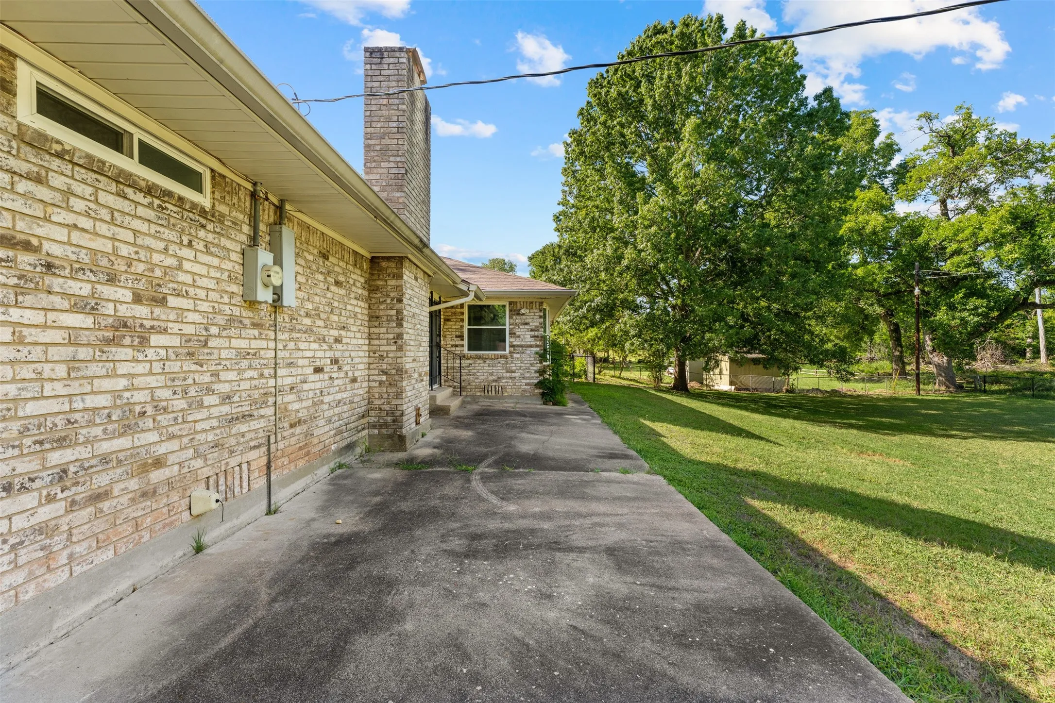 Single Family Residence For Sale in Falls County , 708 Fonville Drive, Marlin, Texas 76661, 4 Bedroom, 3 Bathroom, 2 Garage spaces, 2,364 Sqft, built in 1970, mls#21328273, Real Estate Agent in Marlin, Homes For Sale in Falls county, Homes For Sale in Marlin, Realtor in Marlin Texas, Real Estate Brokerage Independent Realty Texas, Luminita Cordes Realtor