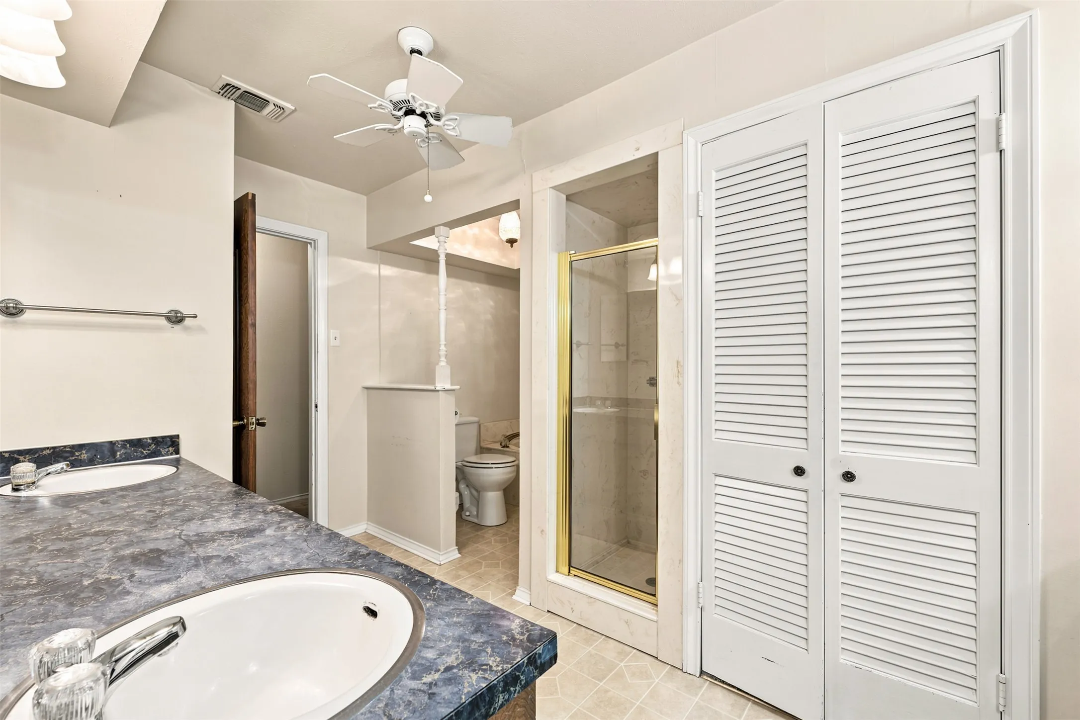 Single Family Residence For Sale in Falls County , 708 Fonville Drive, Marlin, Texas 76661, 4 Bedroom, 3 Bathroom, 2 Garage spaces, 2,364 Sqft, built in 1970, mls#21328273, Real Estate Agent in Marlin, Homes For Sale in Falls county, Homes For Sale in Marlin, Realtor in Marlin Texas, Real Estate Brokerage Independent Realty Texas, Luminita Cordes Realtor