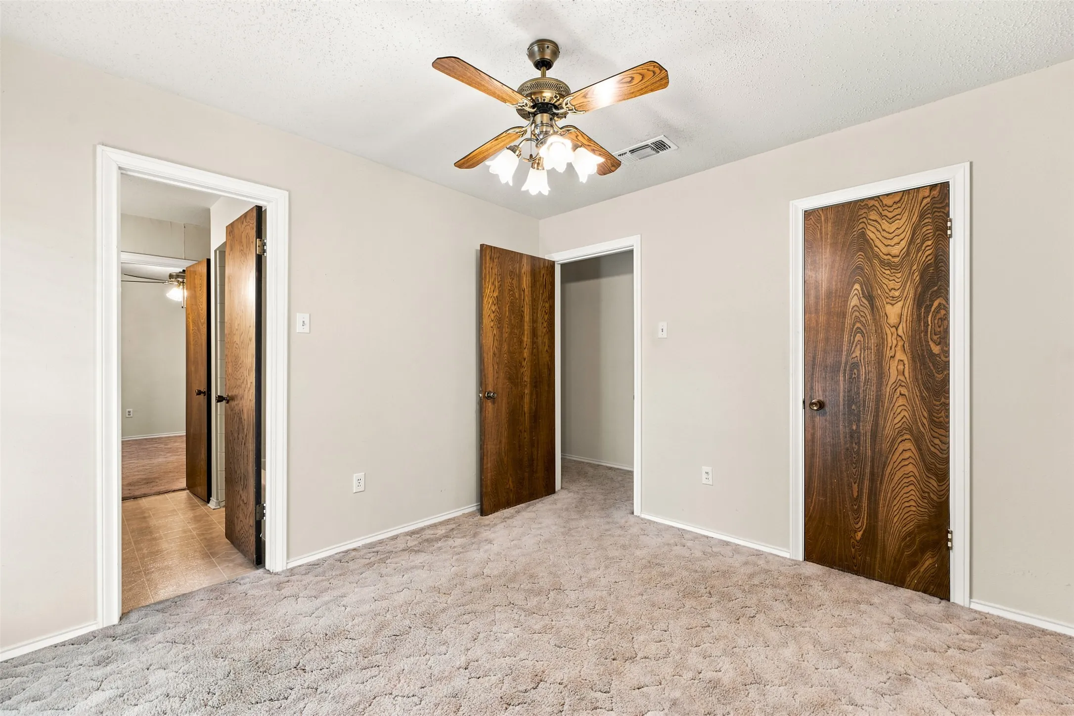 Single Family Residence For Sale in Falls County , 708 Fonville Drive, Marlin, Texas 76661, 4 Bedroom, 3 Bathroom, 2 Garage spaces, 2,364 Sqft, built in 1970, mls#21328273, Real Estate Agent in Marlin, Homes For Sale in Falls county, Homes For Sale in Marlin, Realtor in Marlin Texas, Real Estate Brokerage Independent Realty Texas, Luminita Cordes Realtor