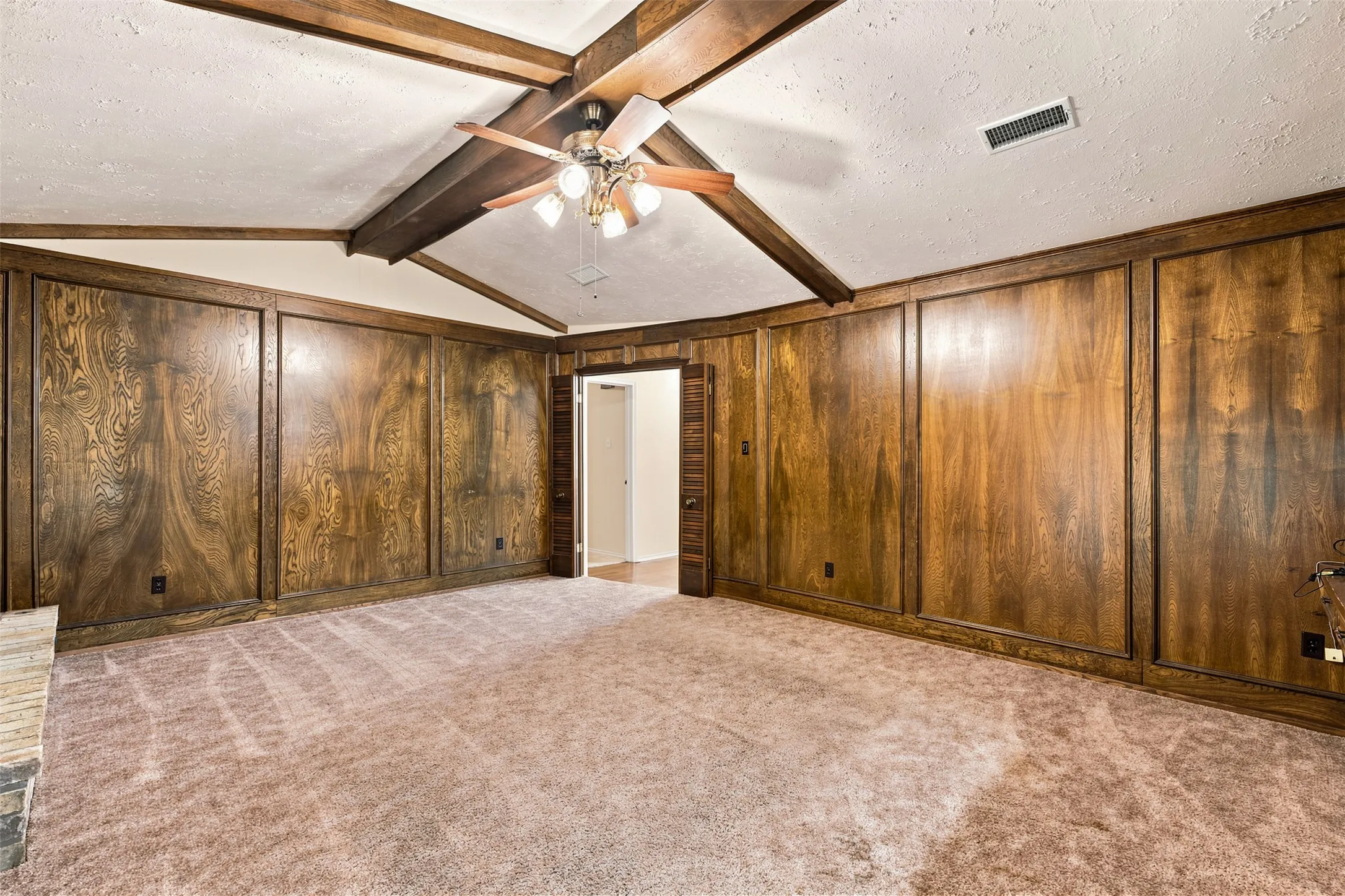 Single Family Residence For Sale in Falls County , 708 Fonville Drive, Marlin, Texas 76661, 4 Bedroom, 3 Bathroom, 2 Garage spaces, 2,364 Sqft, built in 1970, mls#21328273, Real Estate Agent in Marlin, Homes For Sale in Falls county, Homes For Sale in Marlin, Realtor in Marlin Texas, Real Estate Brokerage Independent Realty Texas, Luminita Cordes Realtor