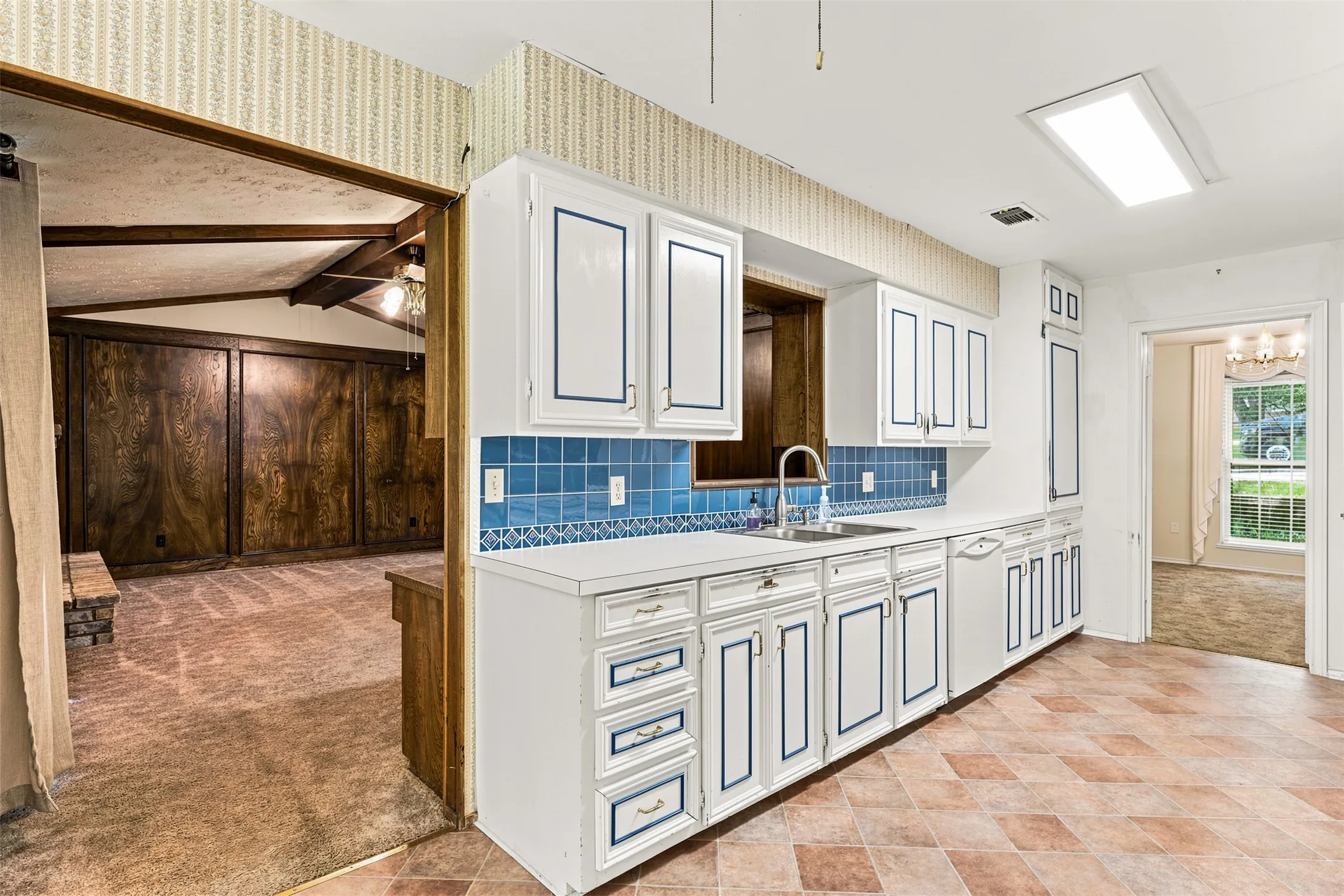 Single Family Residence For Sale in Falls County , 708 Fonville Drive, Marlin, Texas 76661, 4 Bedroom, 3 Bathroom, 2 Garage spaces, 2,364 Sqft, built in 1970, mls#21328273, Real Estate Agent in Marlin, Homes For Sale in Falls county, Homes For Sale in Marlin, Realtor in Marlin Texas, Real Estate Brokerage Independent Realty Texas, Luminita Cordes Realtor
