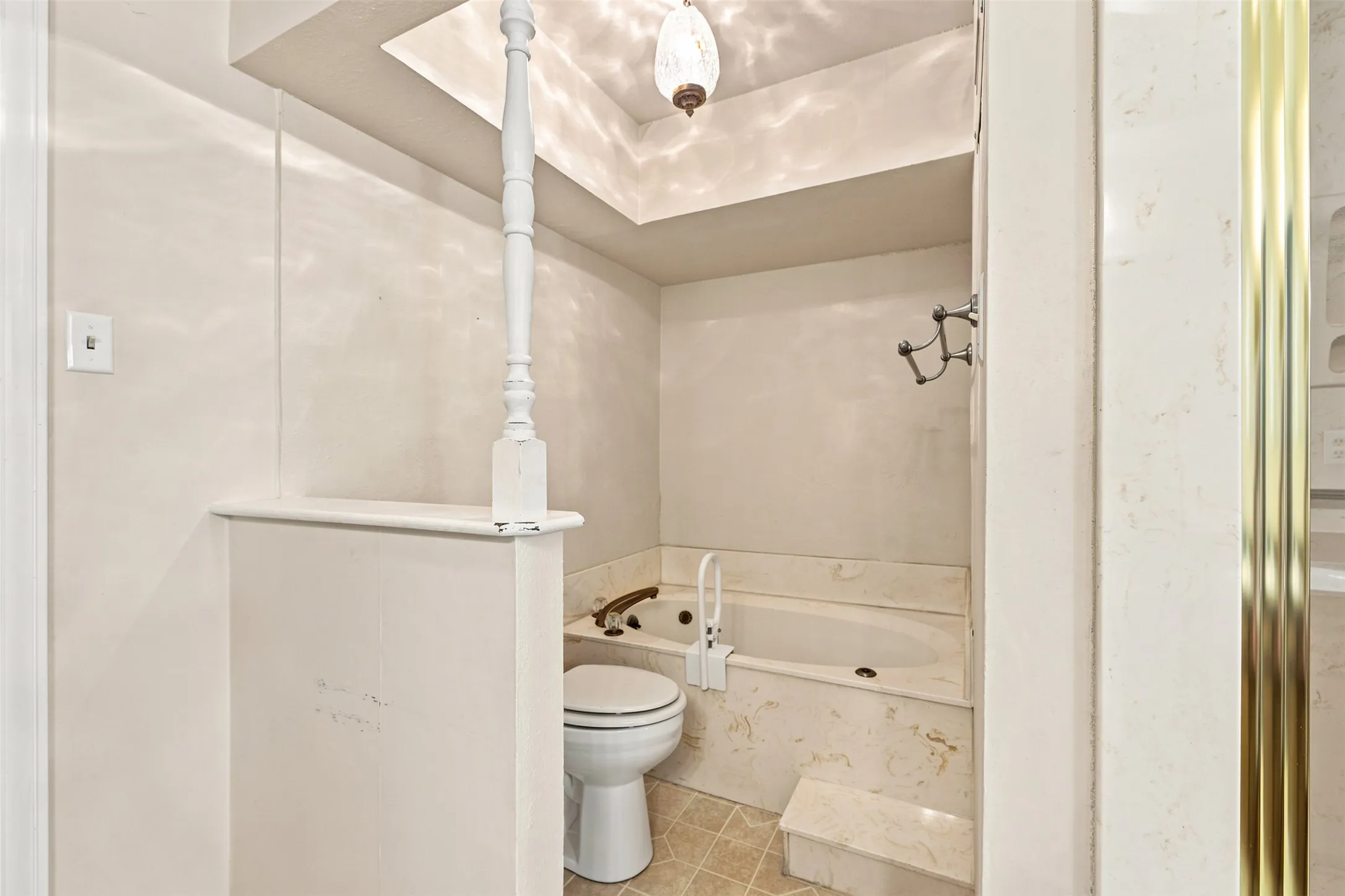Single Family Residence For Sale in Falls County , 708 Fonville Drive, Marlin, Texas 76661, 4 Bedroom, 3 Bathroom, 2 Garage spaces, 2,364 Sqft, built in 1970, mls#21328273, Real Estate Agent in Marlin, Homes For Sale in Falls county, Homes For Sale in Marlin, Realtor in Marlin Texas, Real Estate Brokerage Independent Realty Texas, Luminita Cordes Realtor