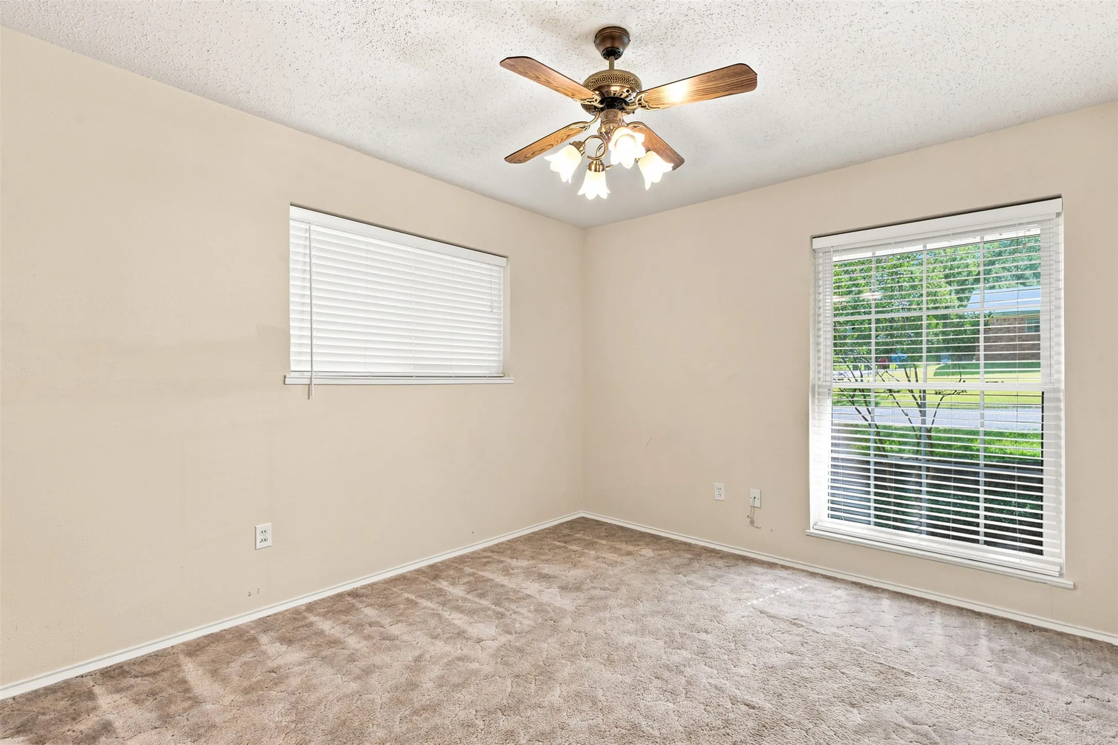 Single Family Residence For Sale in Falls County , 708 Fonville Drive, Marlin, Texas 76661, 4 Bedroom, 3 Bathroom, 2 Garage spaces, 2,364 Sqft, built in 1970, mls#21328273, Real Estate Agent in Marlin, Homes For Sale in Falls county, Homes For Sale in Marlin, Realtor in Marlin Texas, Real Estate Brokerage Independent Realty Texas, Luminita Cordes Realtor