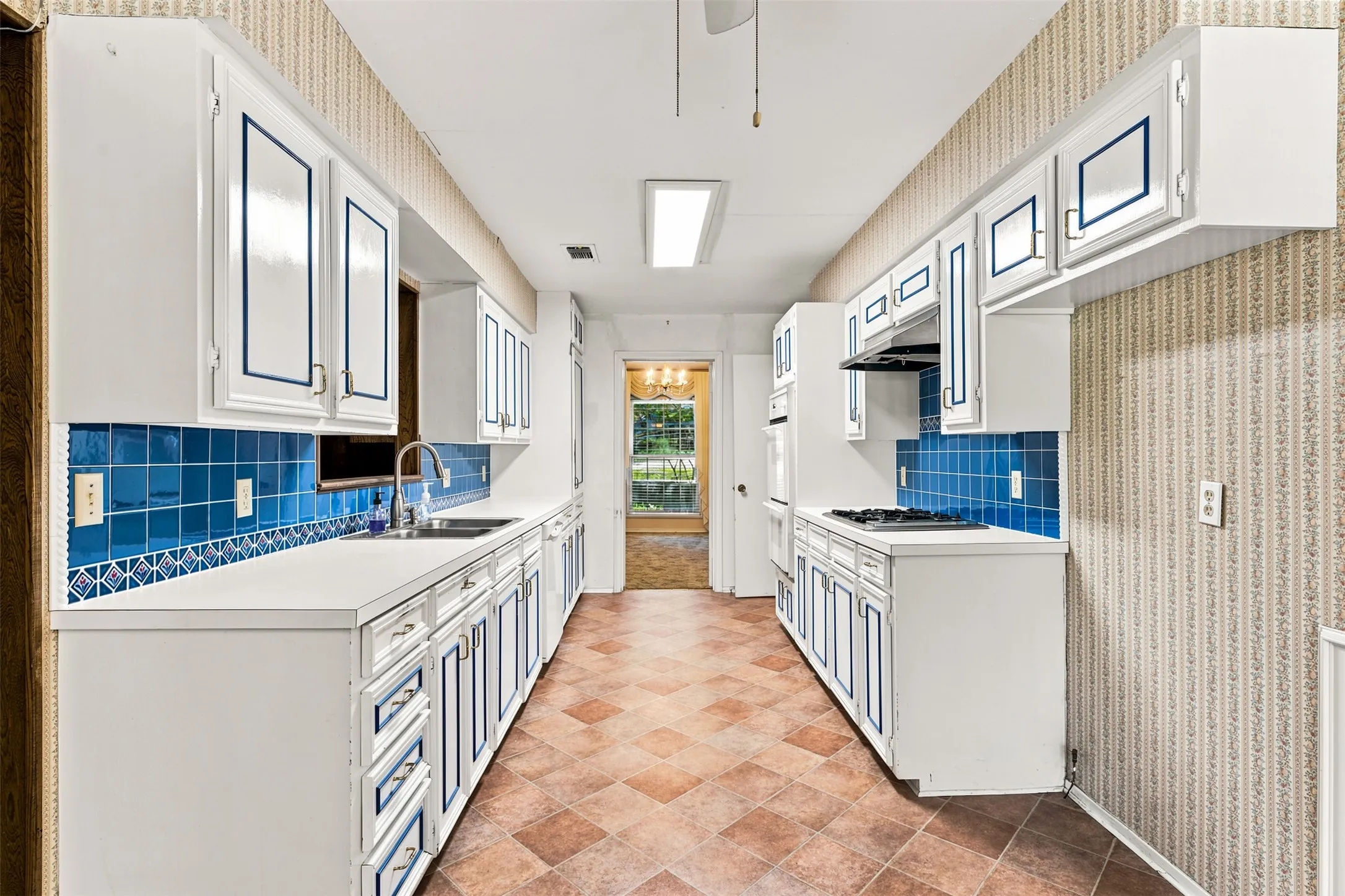 Single Family Residence For Sale in Falls County , 708 Fonville Drive, Marlin, Texas 76661, 4 Bedroom, 3 Bathroom, 2 Garage spaces, 2,364 Sqft, built in 1970, mls#21328273, Real Estate Agent in Marlin, Homes For Sale in Falls county, Homes For Sale in Marlin, Realtor in Marlin Texas, Real Estate Brokerage Independent Realty Texas, Luminita Cordes Realtor
