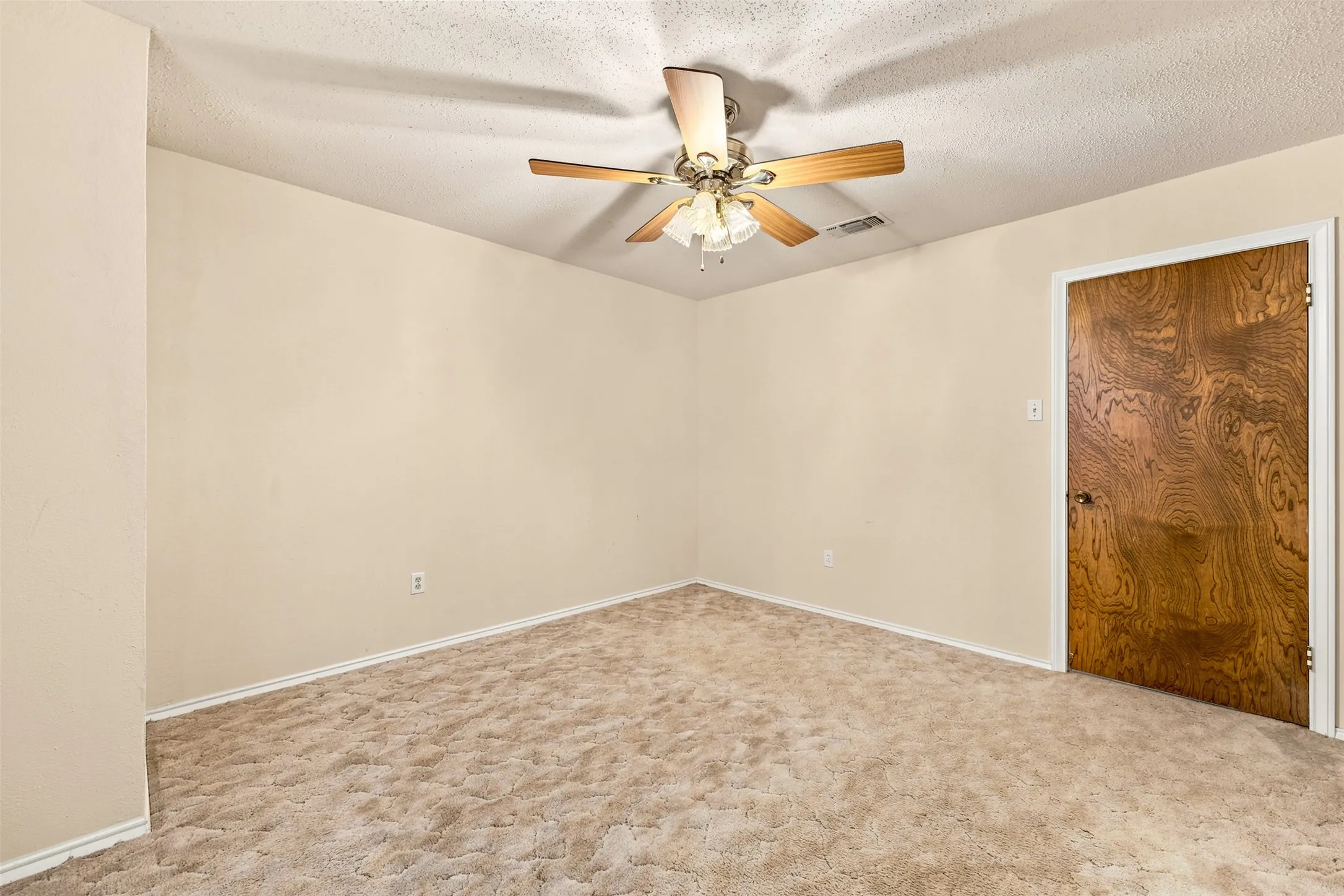 Single Family Residence For Sale in Falls County , 708 Fonville Drive, Marlin, Texas 76661, 4 Bedroom, 3 Bathroom, 2 Garage spaces, 2,364 Sqft, built in 1970, mls#21328273, Real Estate Agent in Marlin, Homes For Sale in Falls county, Homes For Sale in Marlin, Realtor in Marlin Texas, Real Estate Brokerage Independent Realty Texas, Luminita Cordes Realtor