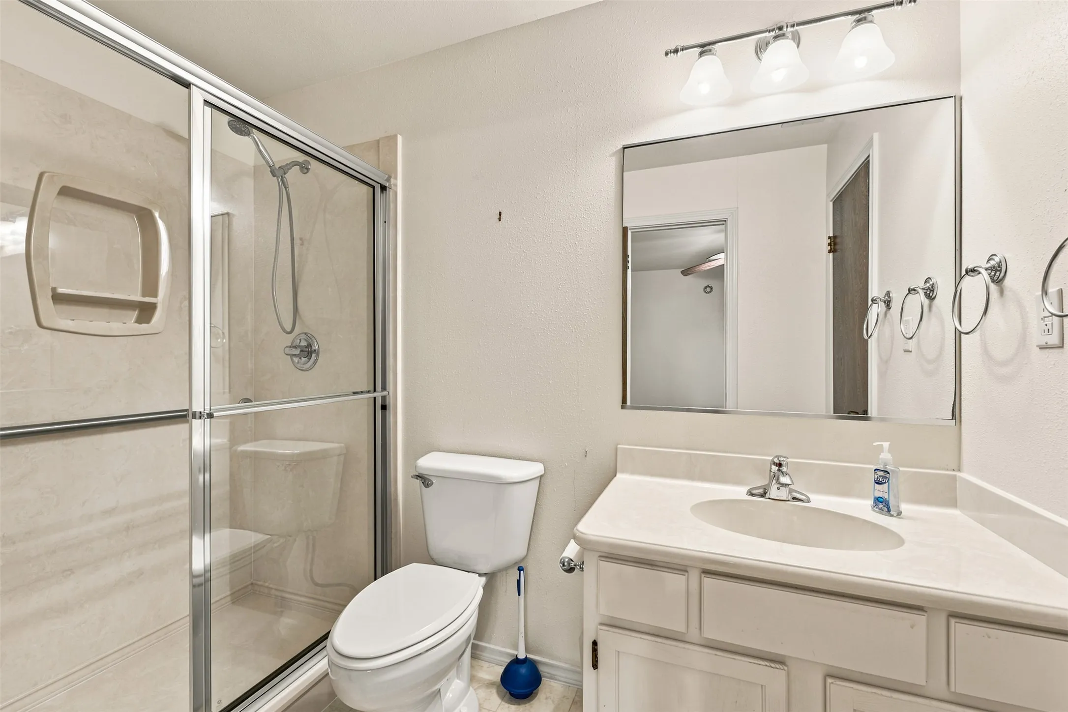 Single Family Residence For Sale in Falls County , 708 Fonville Drive, Marlin, Texas 76661, 4 Bedroom, 3 Bathroom, 2 Garage spaces, 2,364 Sqft, built in 1970, mls#21328273, Real Estate Agent in Marlin, Homes For Sale in Falls county, Homes For Sale in Marlin, Realtor in Marlin Texas, Real Estate Brokerage Independent Realty Texas, Luminita Cordes Realtor