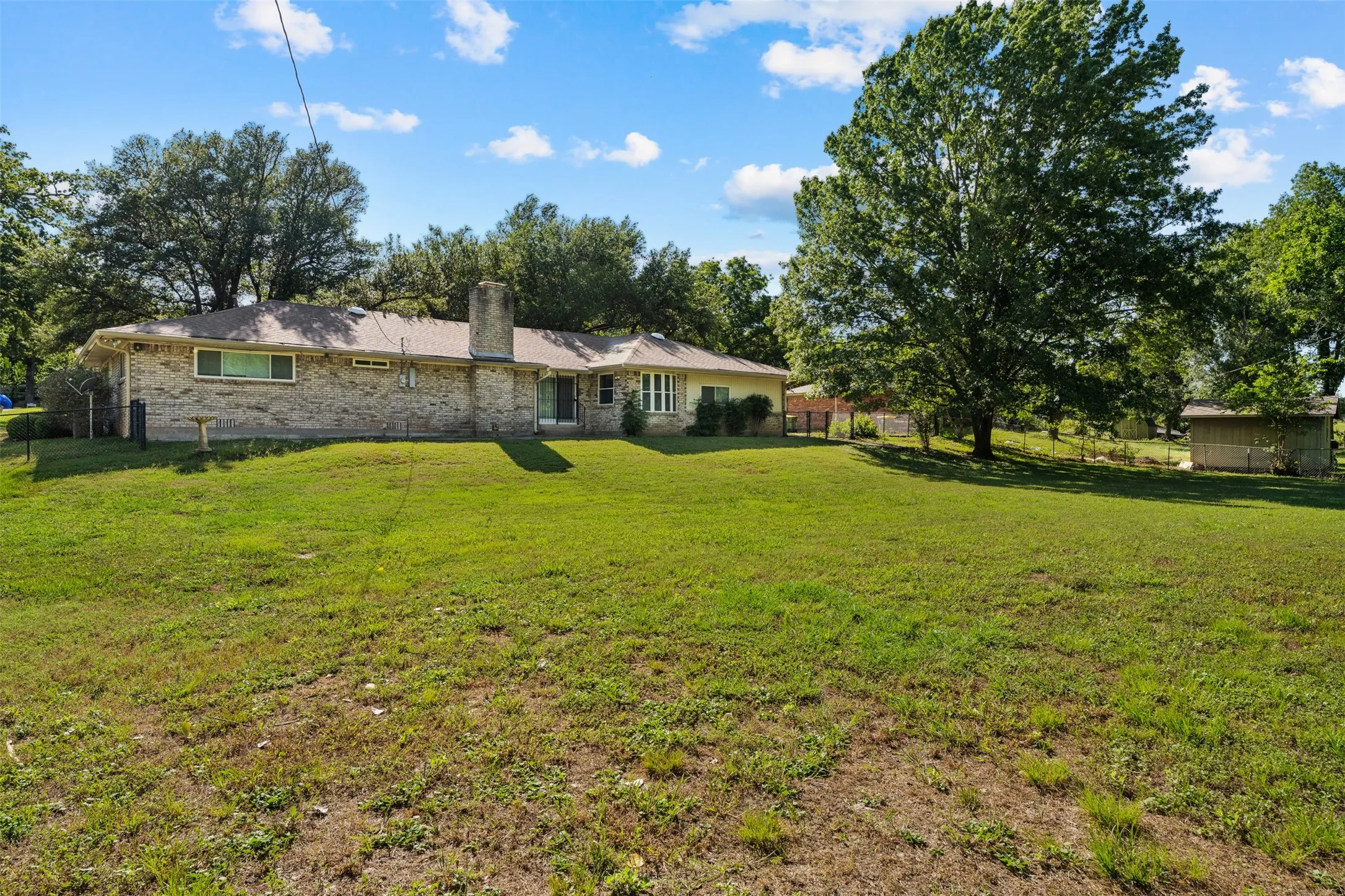 Single Family Residence For Sale in Falls County , 708 Fonville Drive, Marlin, Texas 76661, 4 Bedroom, 3 Bathroom, 2 Garage spaces, 2,364 Sqft, built in 1970, mls#21328273, Real Estate Agent in Marlin, Homes For Sale in Falls county, Homes For Sale in Marlin, Realtor in Marlin Texas, Real Estate Brokerage Independent Realty Texas, Luminita Cordes Realtor
