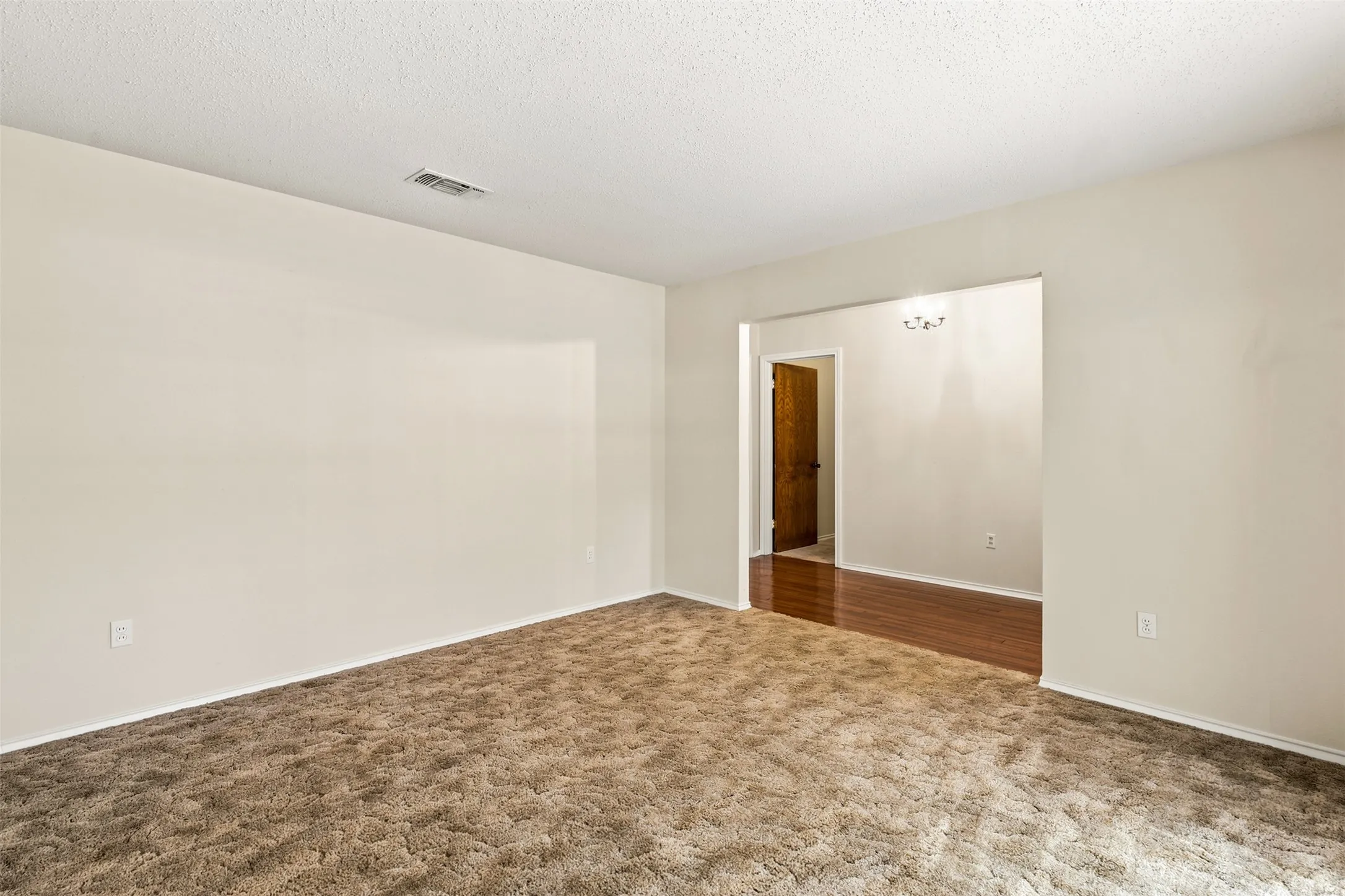 Single Family Residence For Sale in Falls County , 708 Fonville Drive, Marlin, Texas 76661, 4 Bedroom, 3 Bathroom, 2 Garage spaces, 2,364 Sqft, built in 1970, mls#21328273, Real Estate Agent in Marlin, Homes For Sale in Falls county, Homes For Sale in Marlin, Realtor in Marlin Texas, Real Estate Brokerage Independent Realty Texas, Luminita Cordes Realtor
